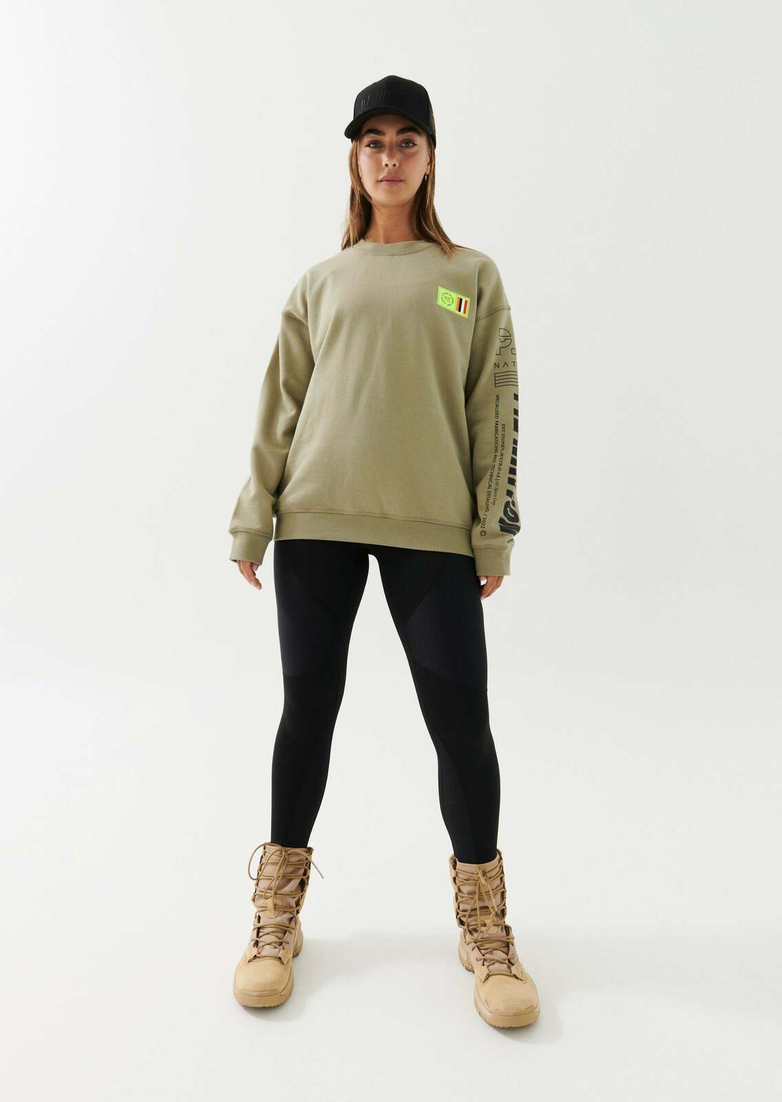 ELEVATE SWEAT IN SILVER SAGE