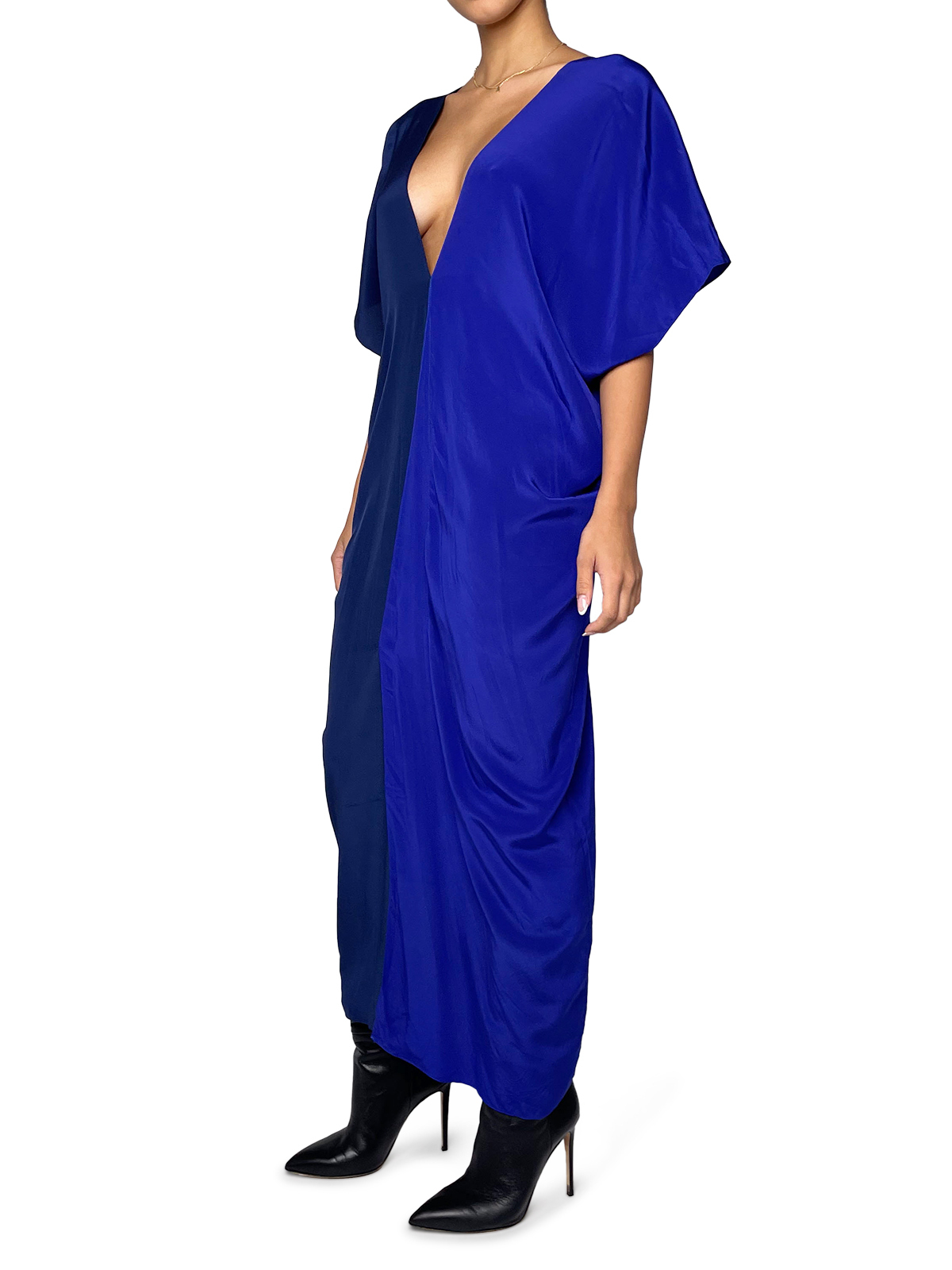 Flowy blue dress divided in the middle with a blue ribbon