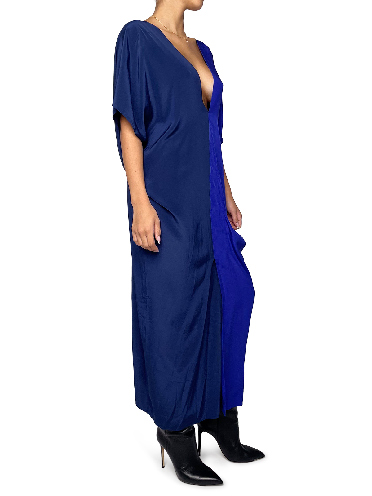 Flowy blue dress divided in the middle with a blue ribbon