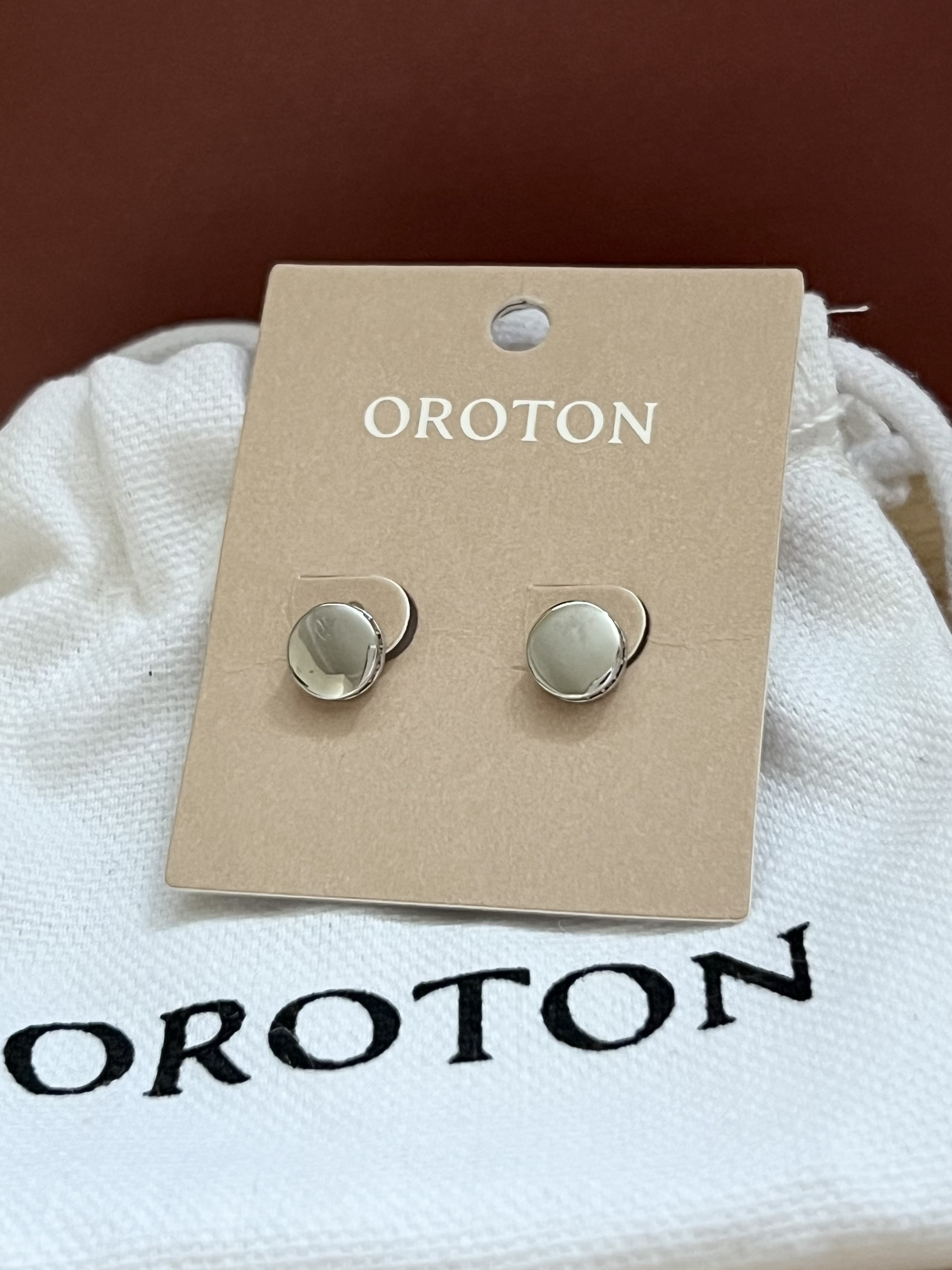 Oroton studs NEW AirRobe