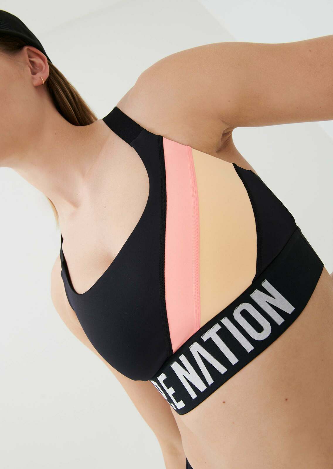 GOAL KICK SPORTS BRA IN BLACK