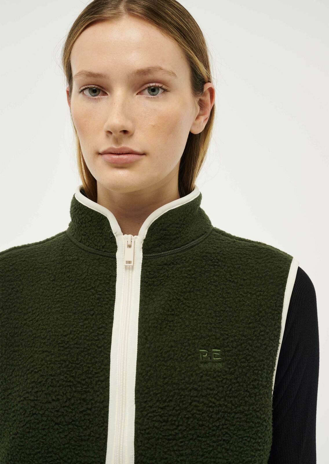 TECHNIQUE VEST IN FOREST NIGHT