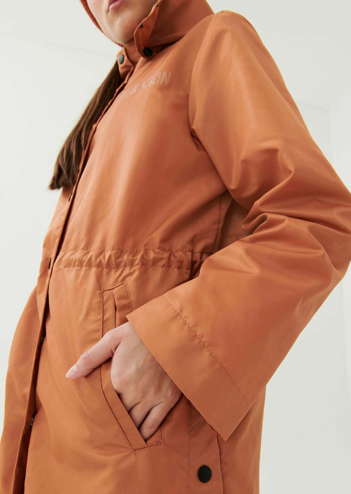 GOAL SIDE TRENCHCOAT IN CARAMEL
