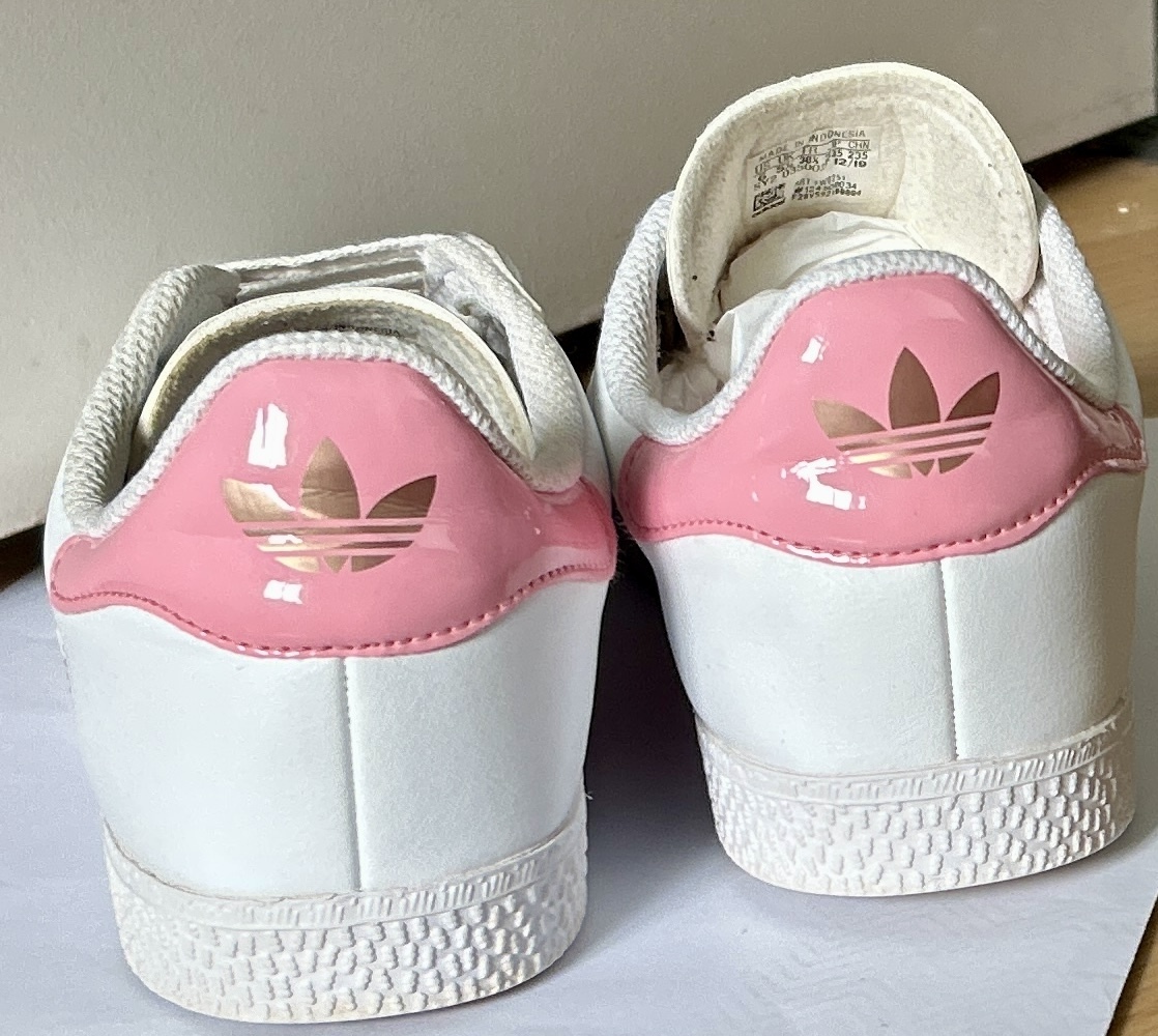 Girls Gazelle White/Pink Sneakers