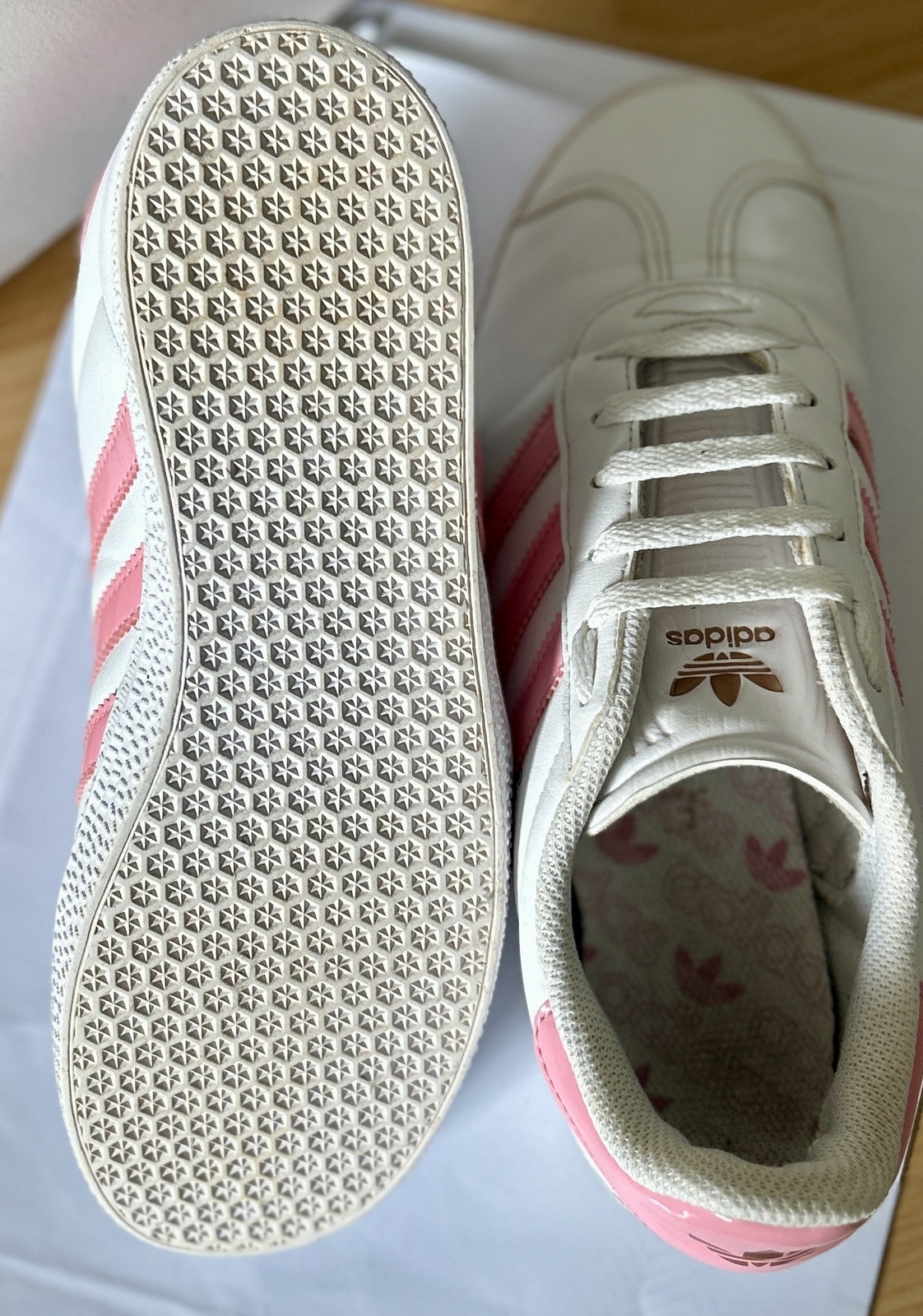 Girls Gazelle White/Pink Sneakers