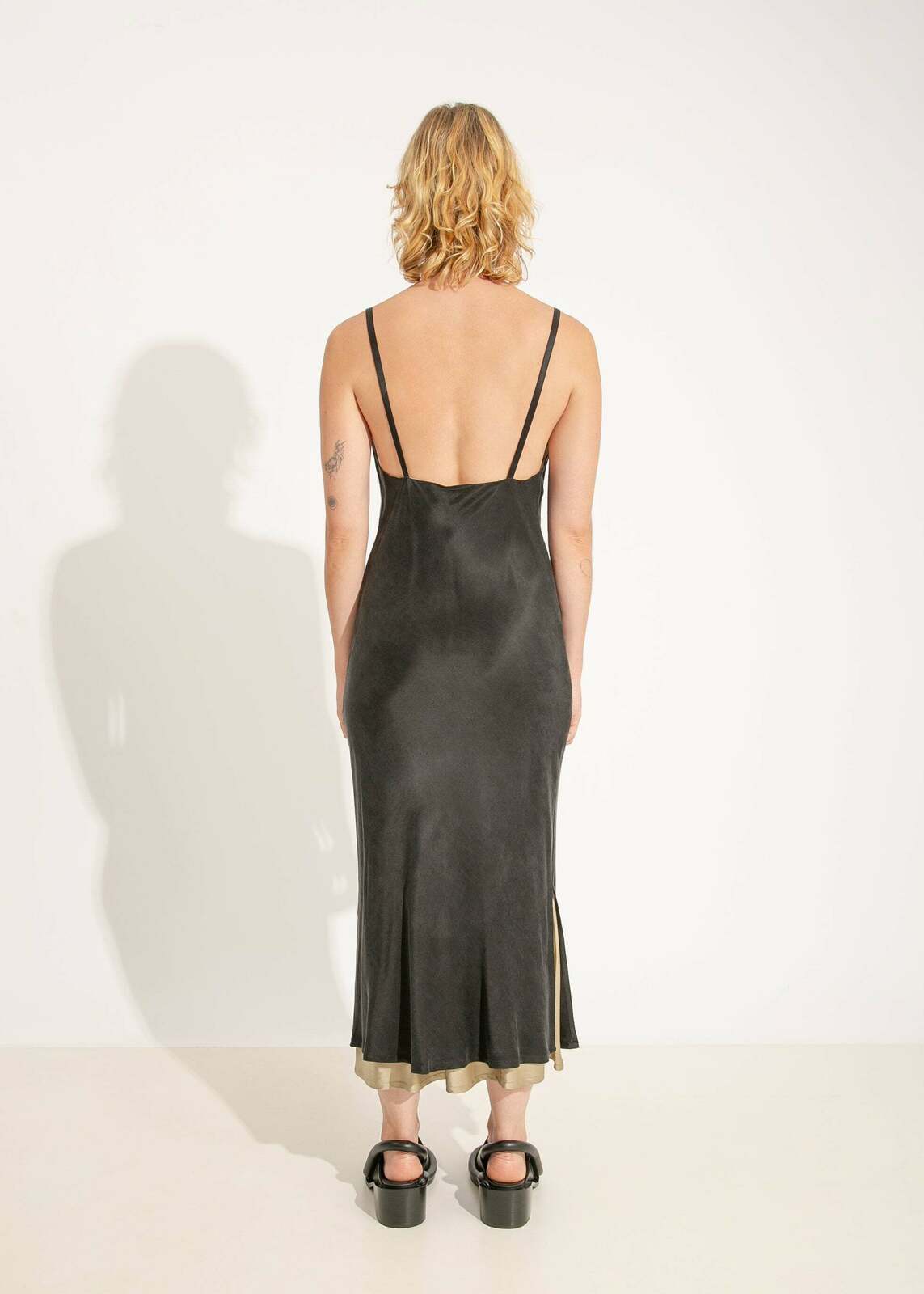 W24 | CARMY DRESS / BLACK-SAGE