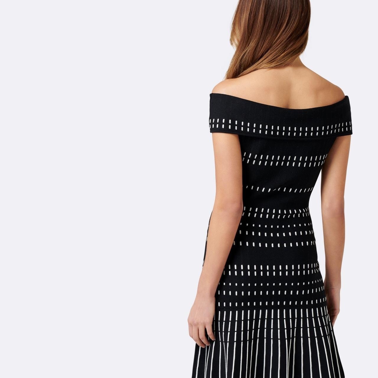  Mimi Bardot Size 8 Black & white off the shoulder dress in a 