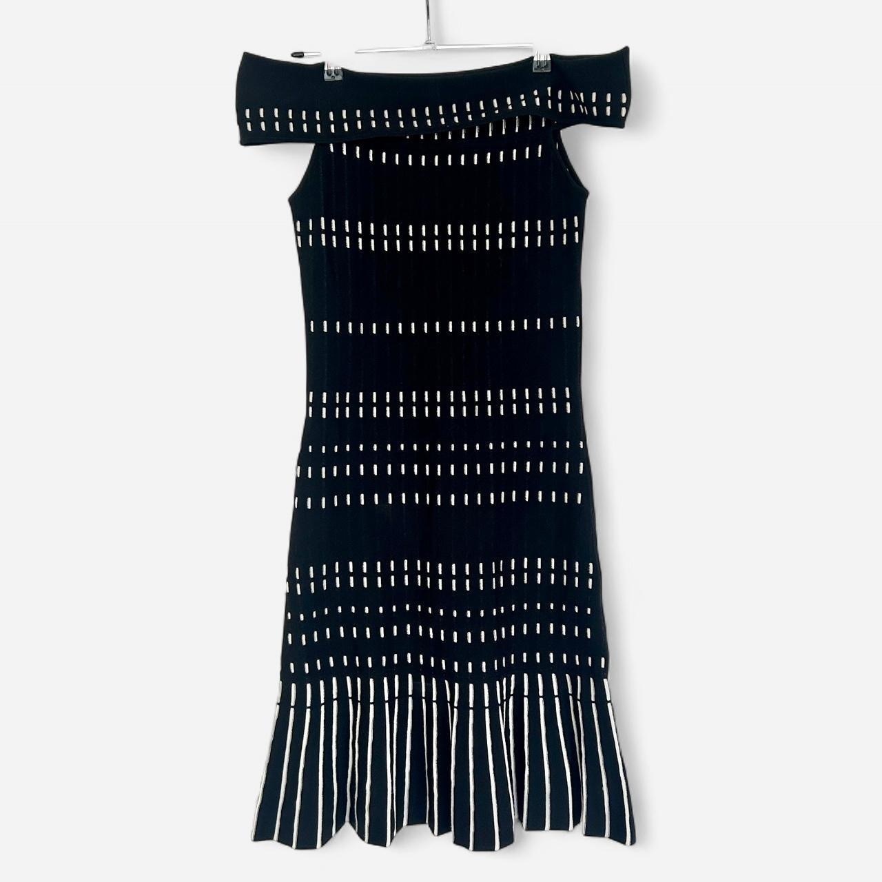  Mimi Bardot Size 8 Black & white off the shoulder dress in a 