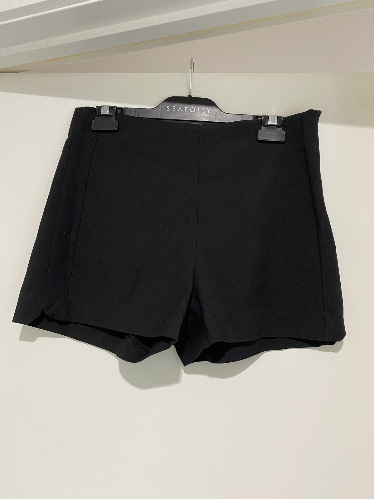 SHORT BLACK