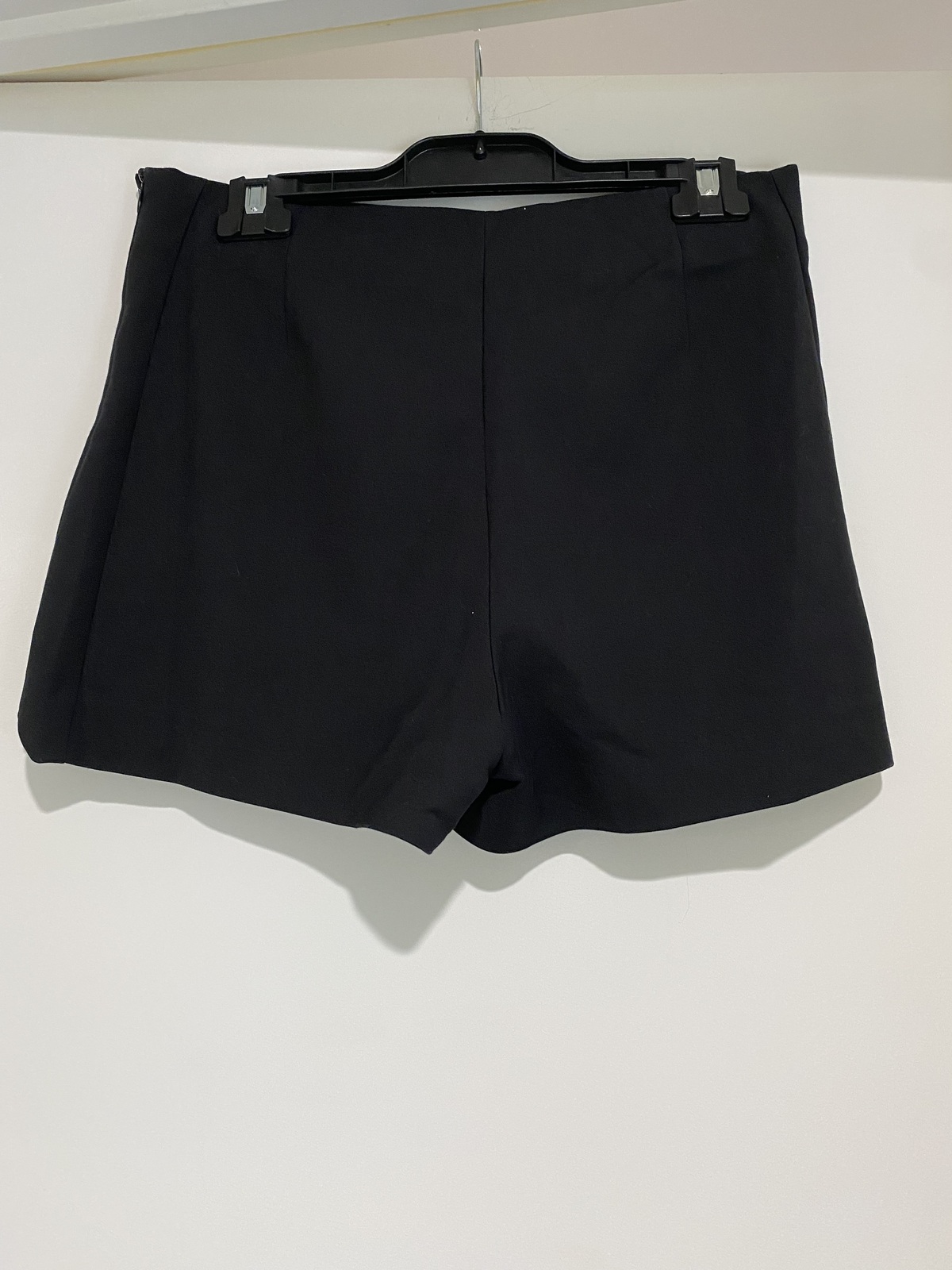 SHORT BLACK