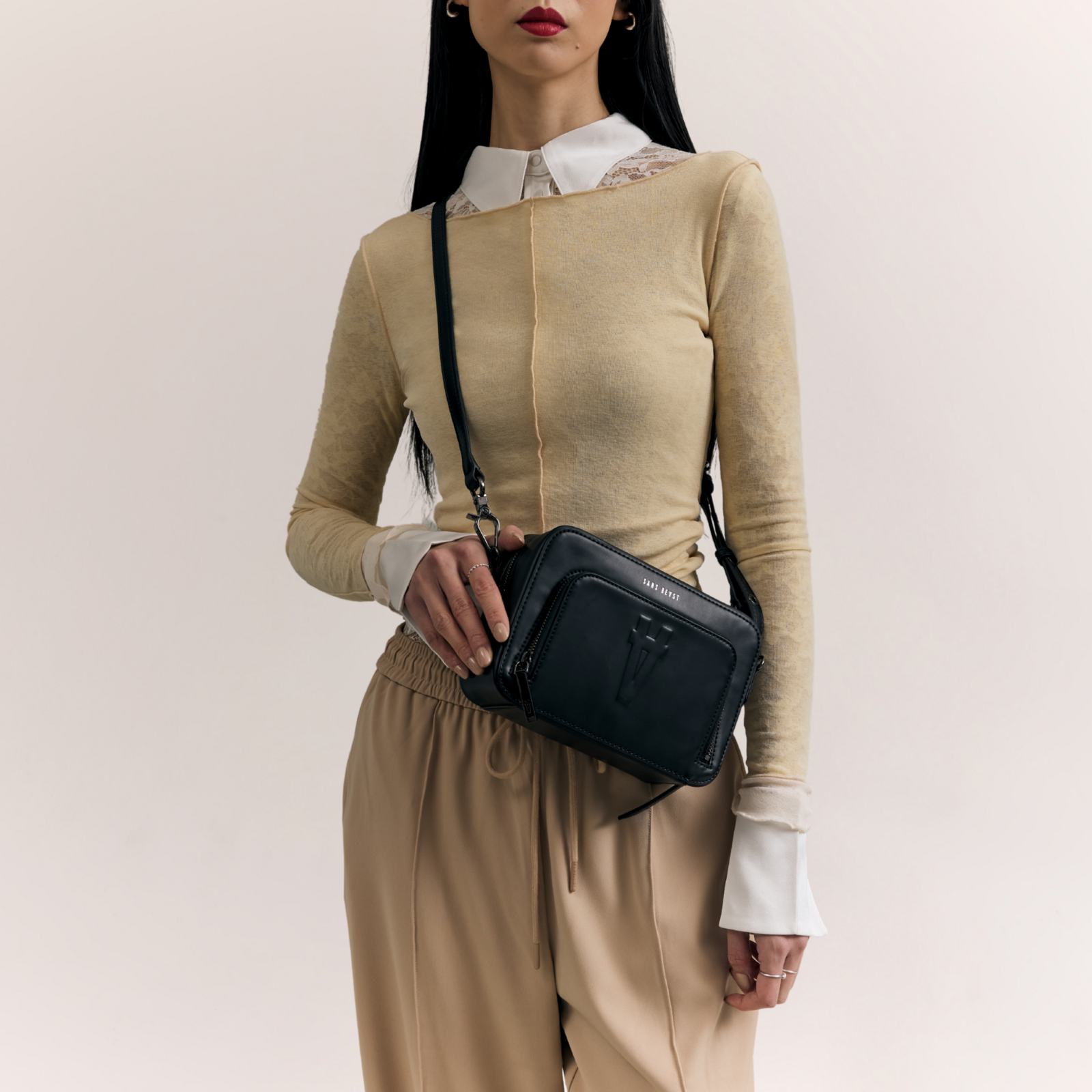 Sojourn Crossbody - Noir + Silver