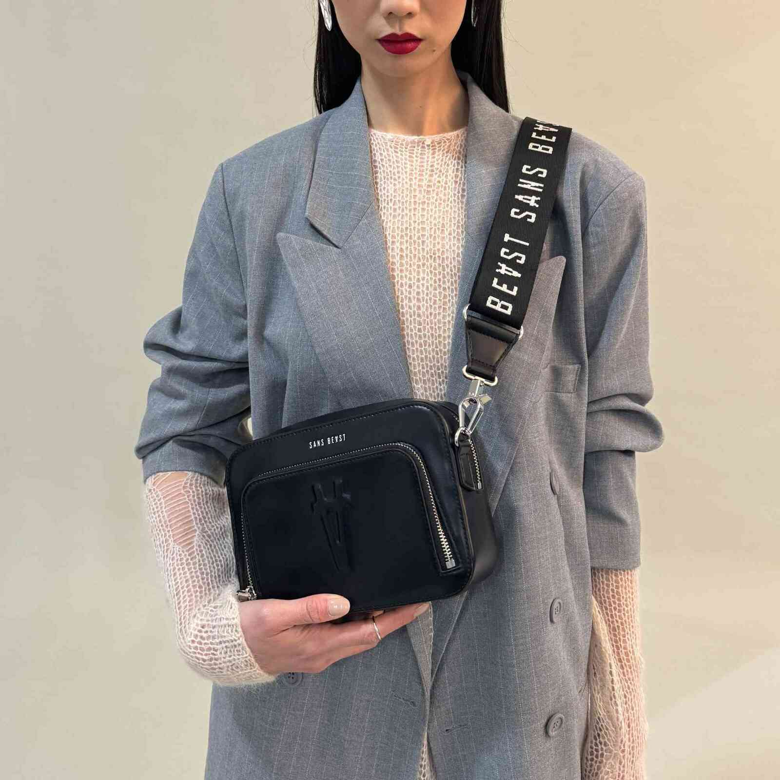 Sojourn Crossbody - Noir + Silver