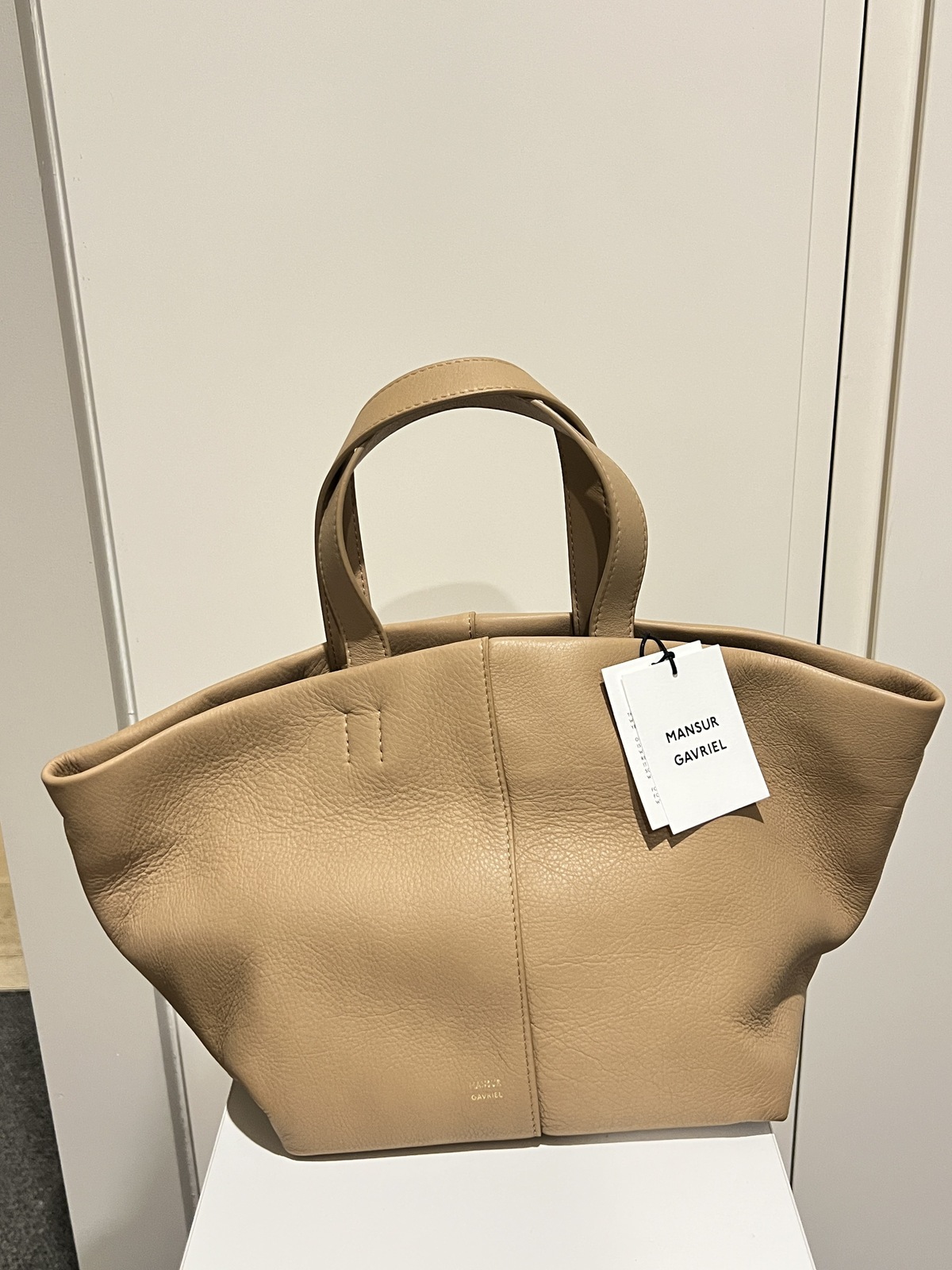 Tulpiano Pebbled Leather Bag