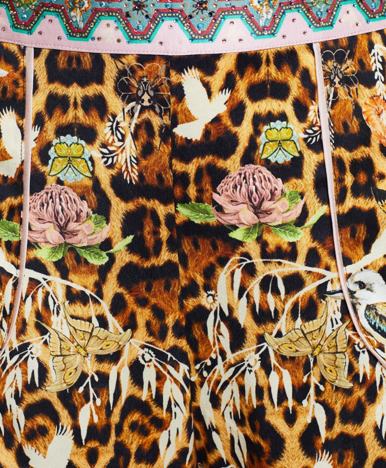 Shorts with Piping Detail, size S