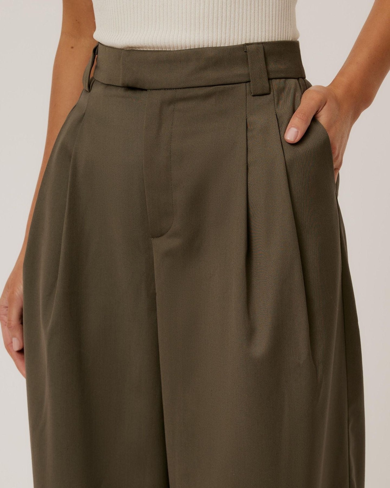 Cassidy Tailored Trousers in Olive Green