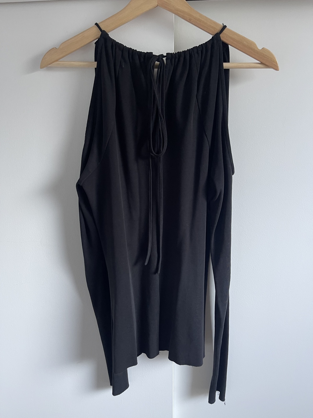 Levante top black size 10