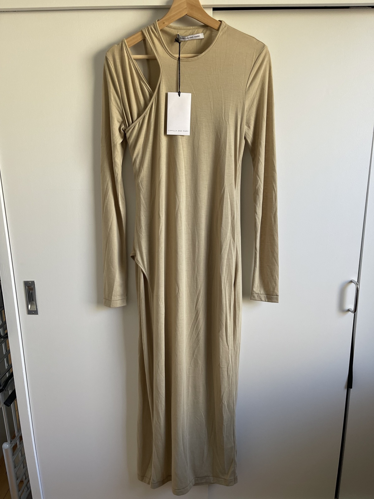 Akari Dress Oyster Size 10