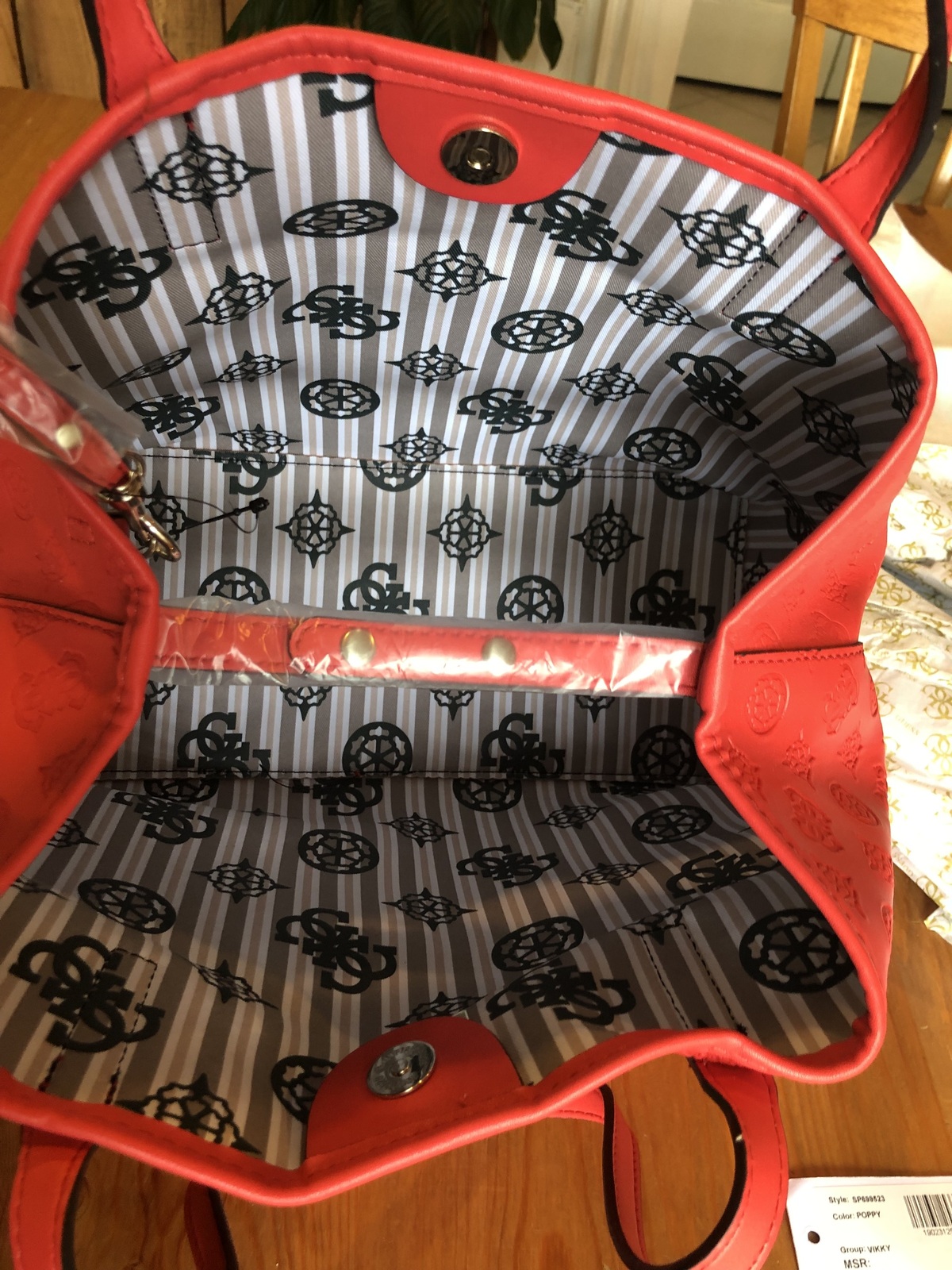 Handbag with clutch inside