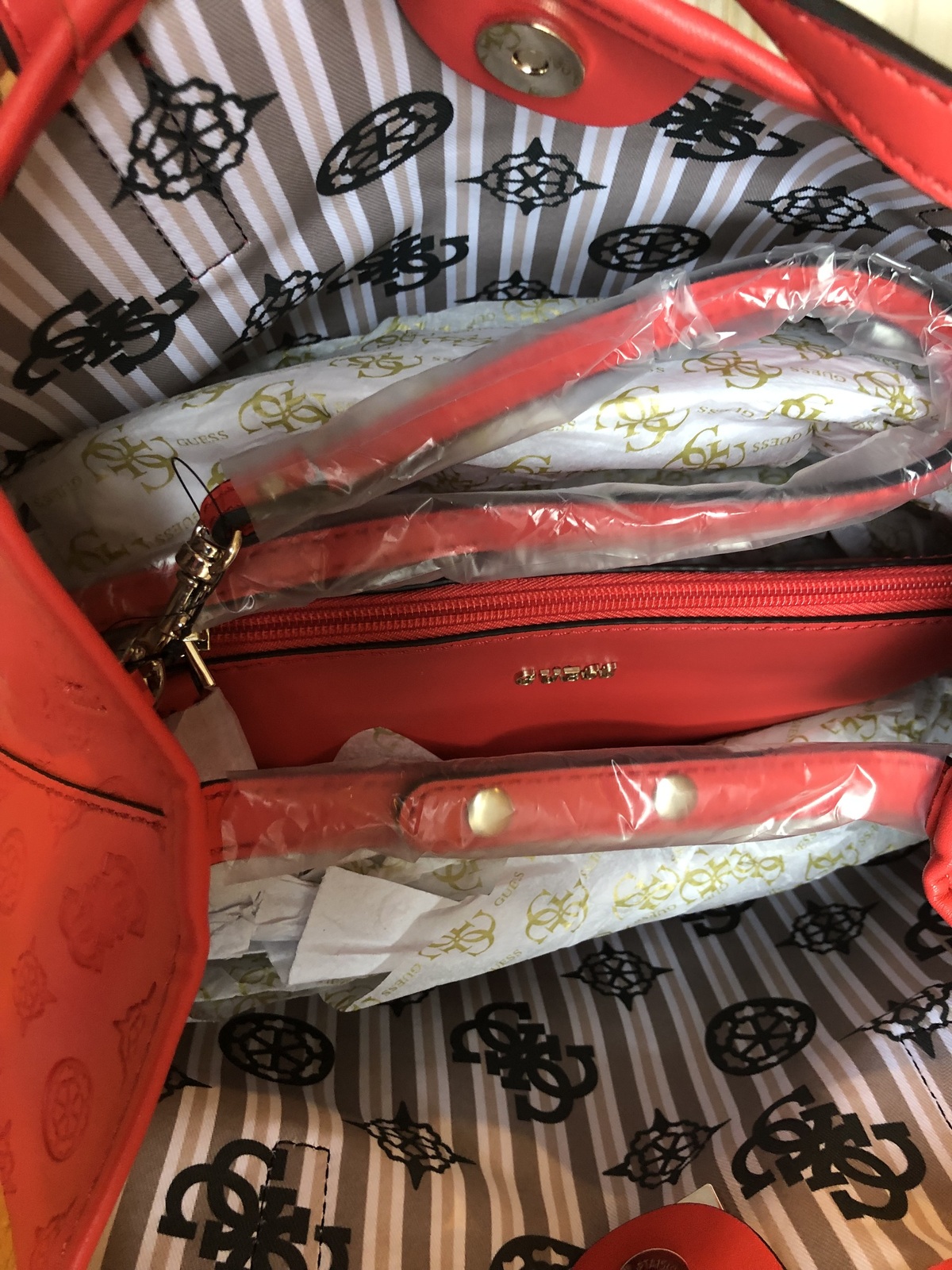 Handbag with clutch inside