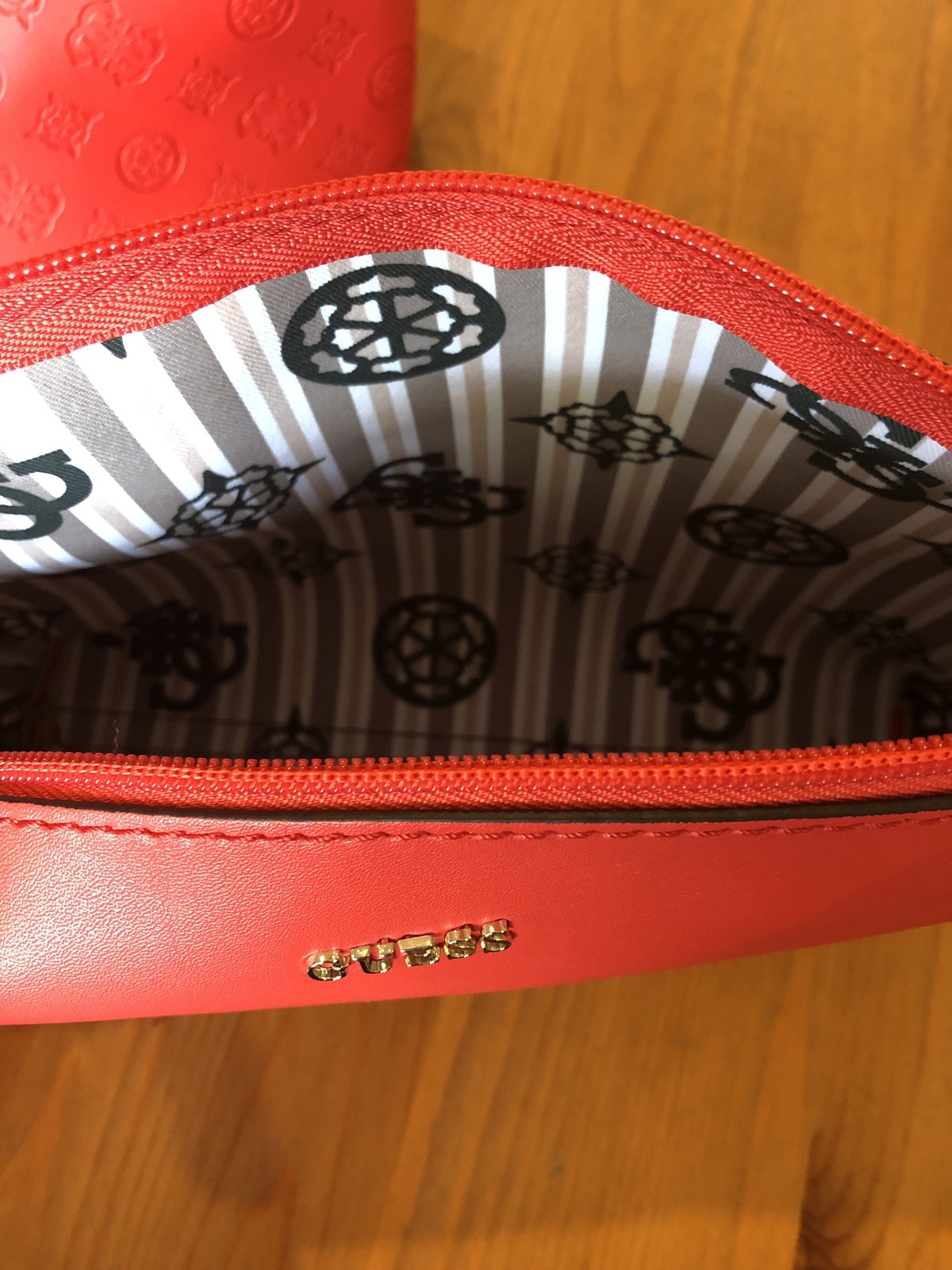 Handbag with clutch inside