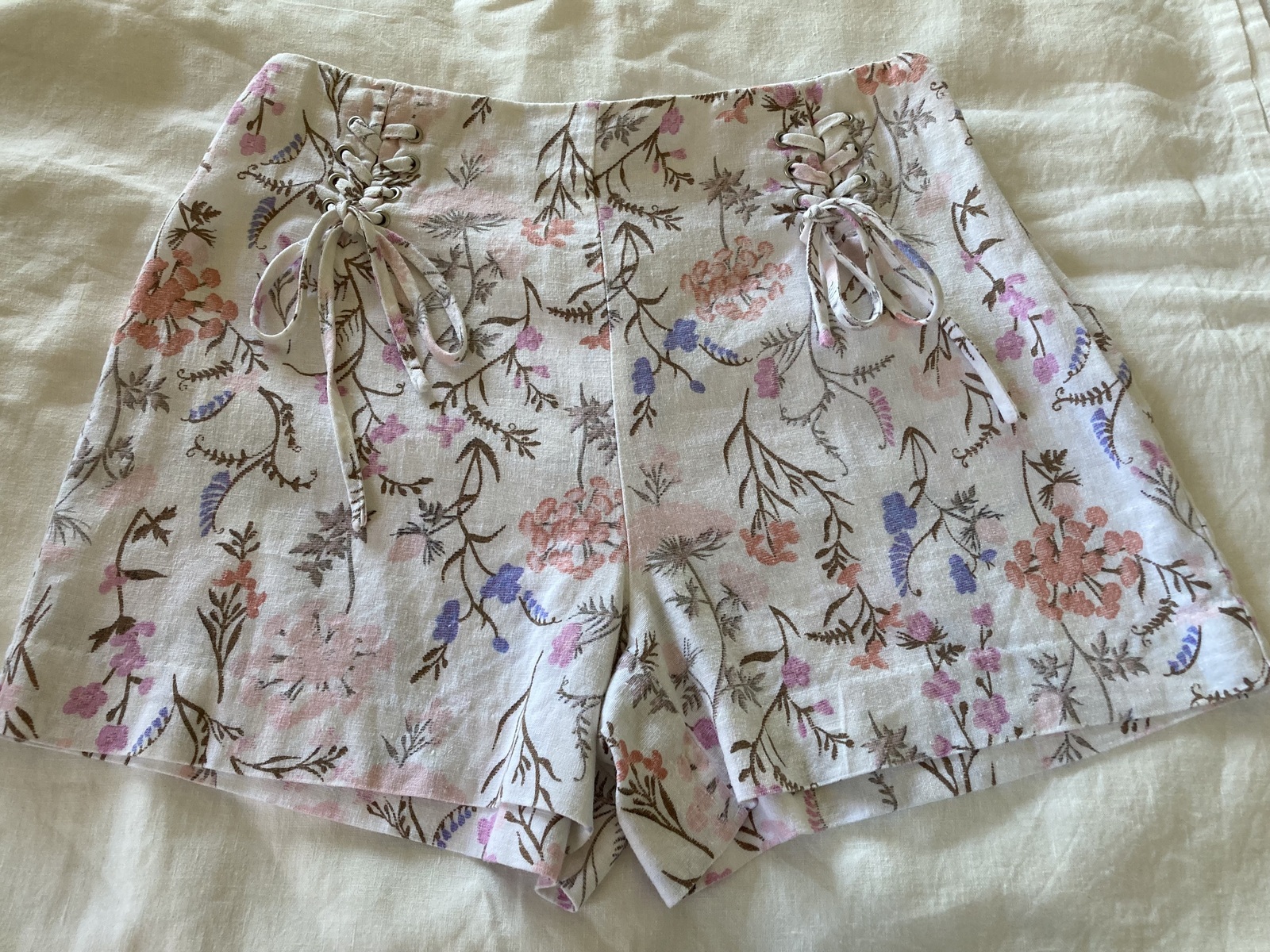 FLORAL SHORTS, SIZE 8
