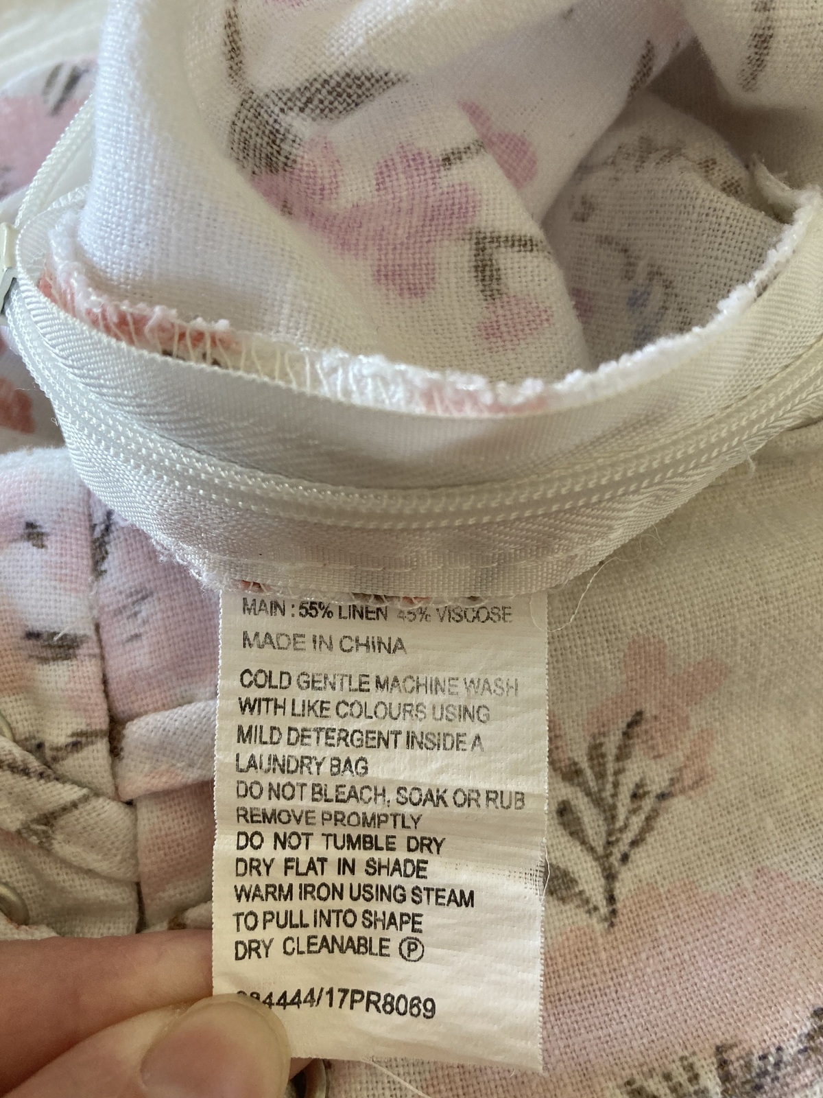 FLORAL SHORTS, SIZE 8