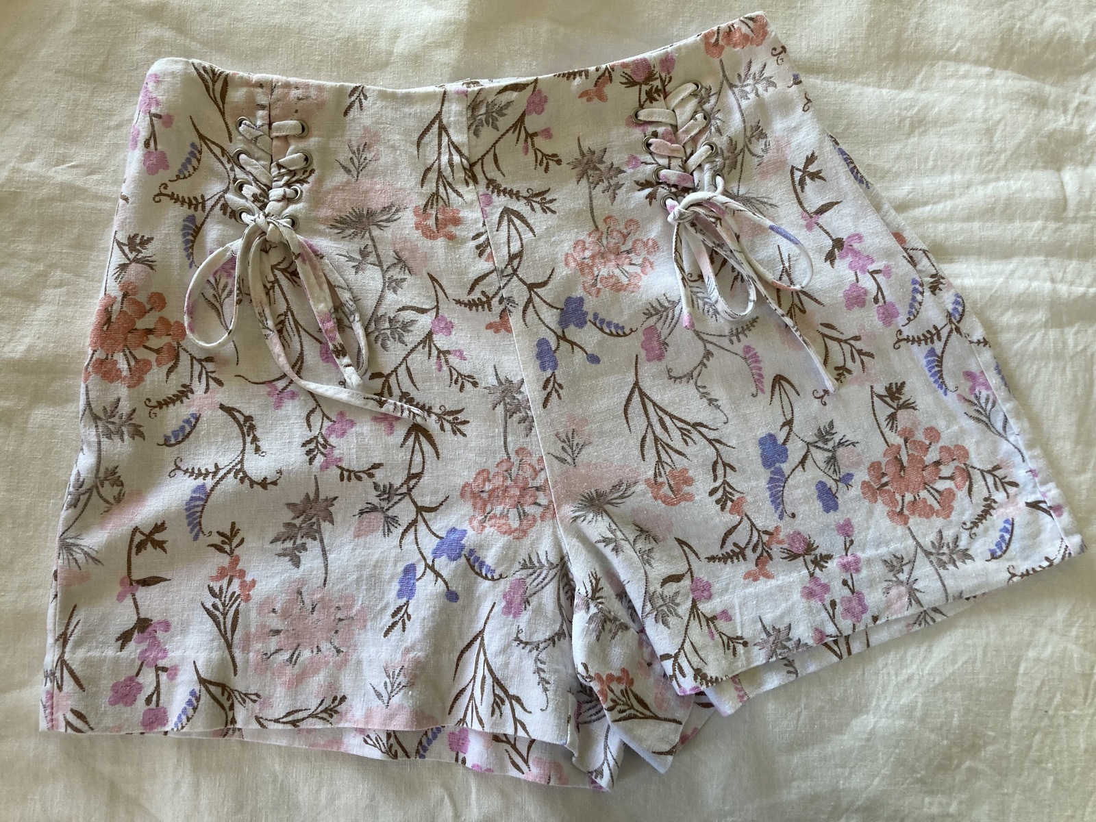 FLORAL SHORTS, SIZE 8