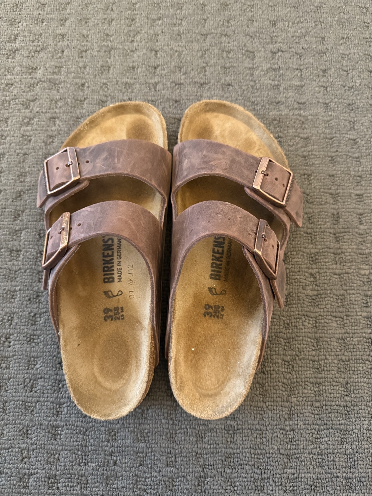 Unisex Arizona Birkenstocks ( size 39) 
