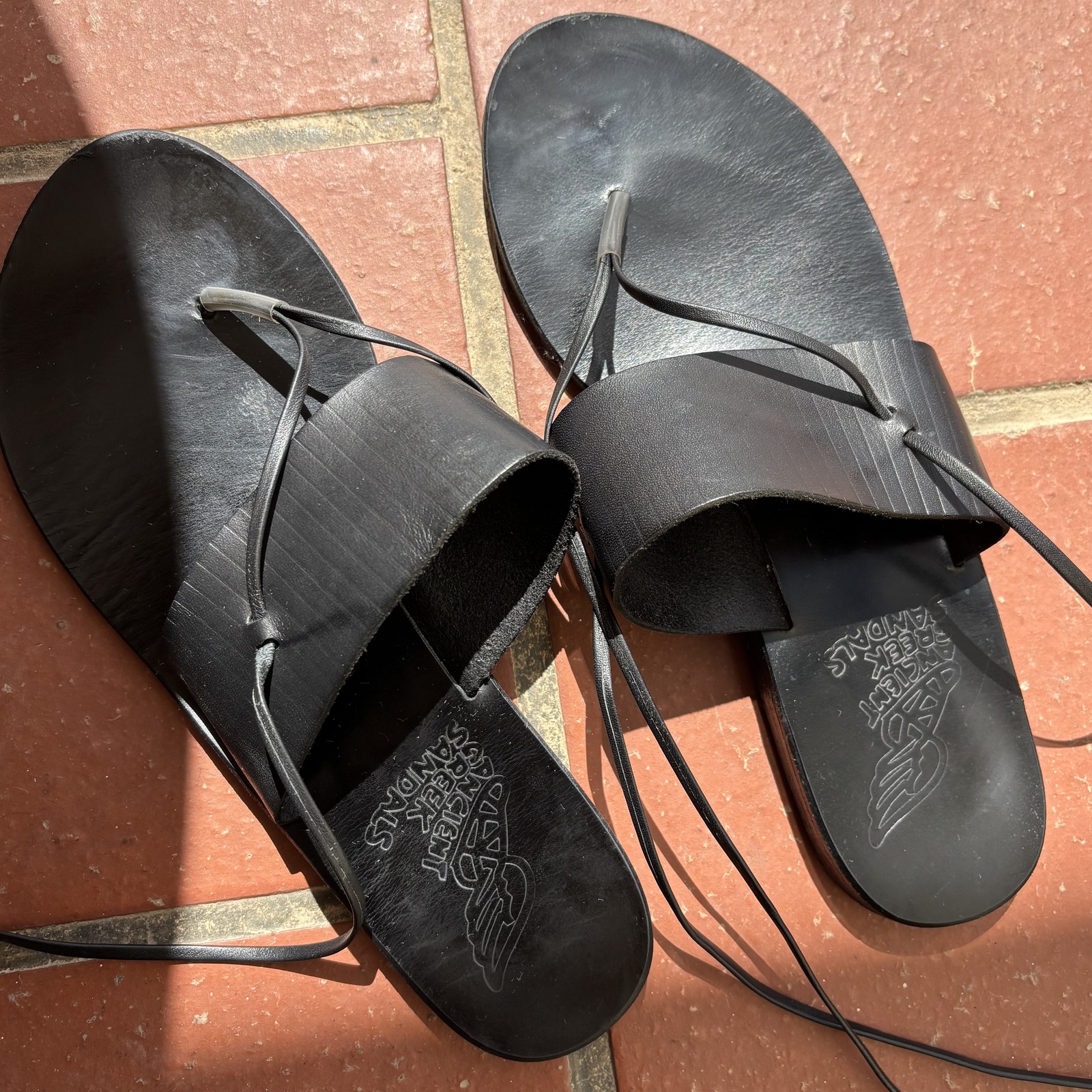 Flat leather sandals