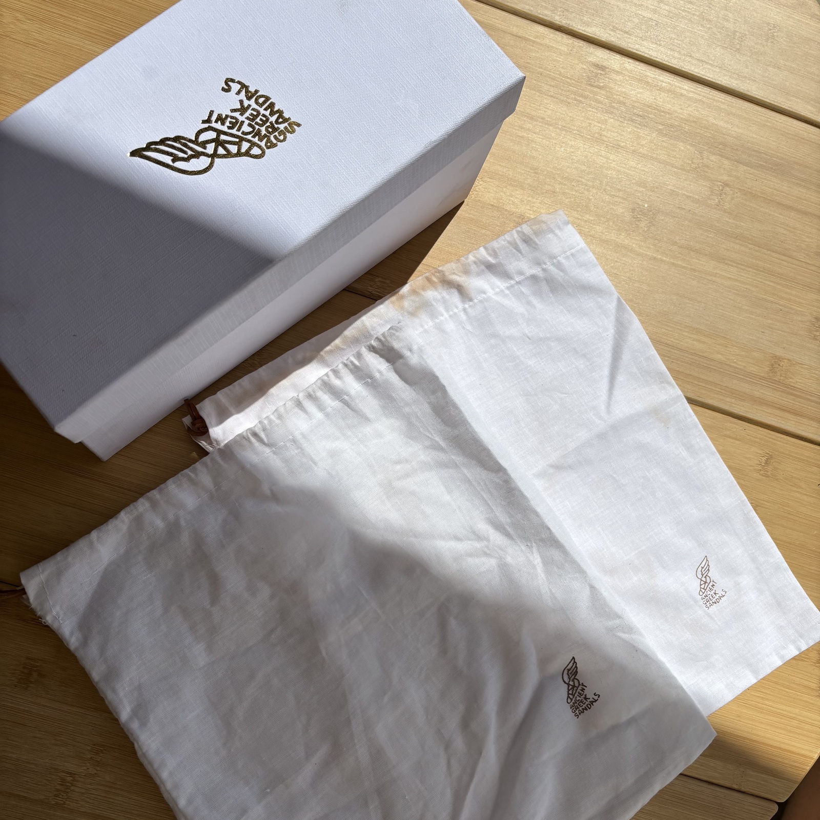 Flat leather sandals