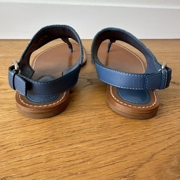 Louis Vuitton Starboard Flat Thong Sandals in blue Denim  display picture 2