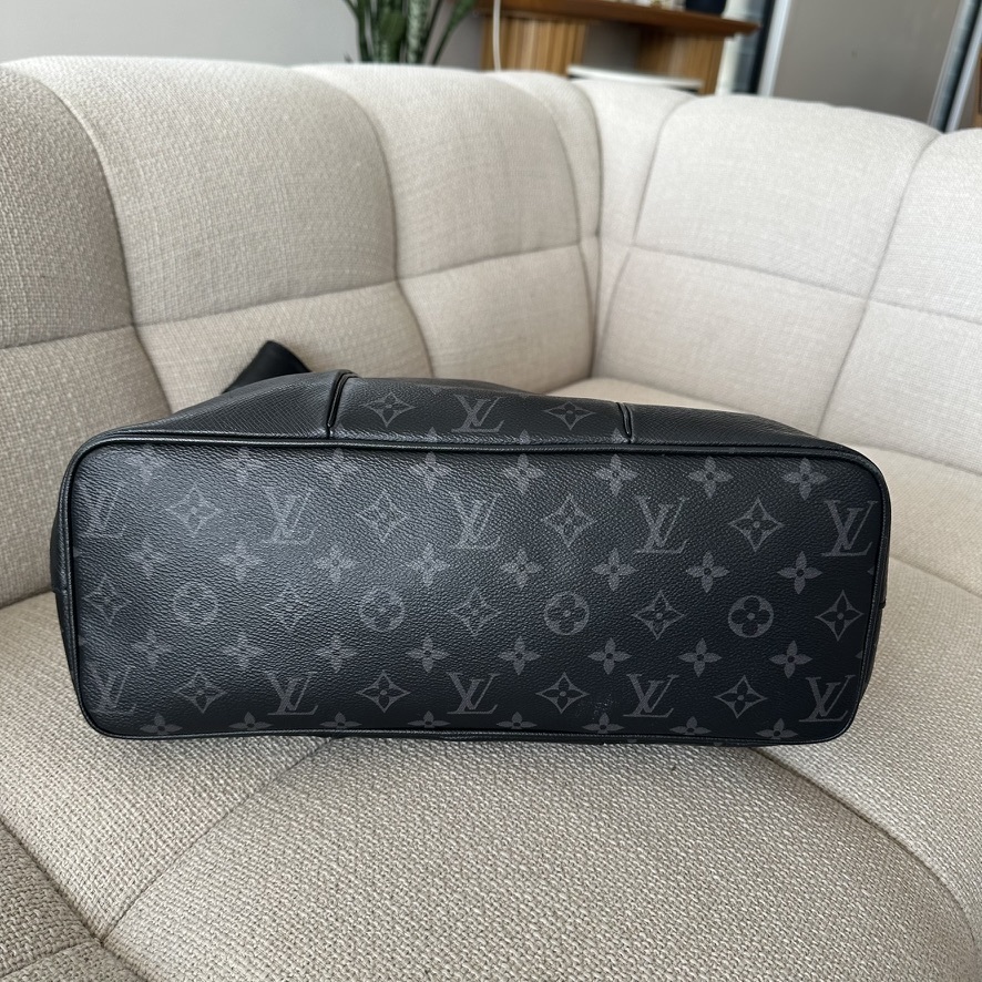 Taigarama Monogram Eclipse LV bag