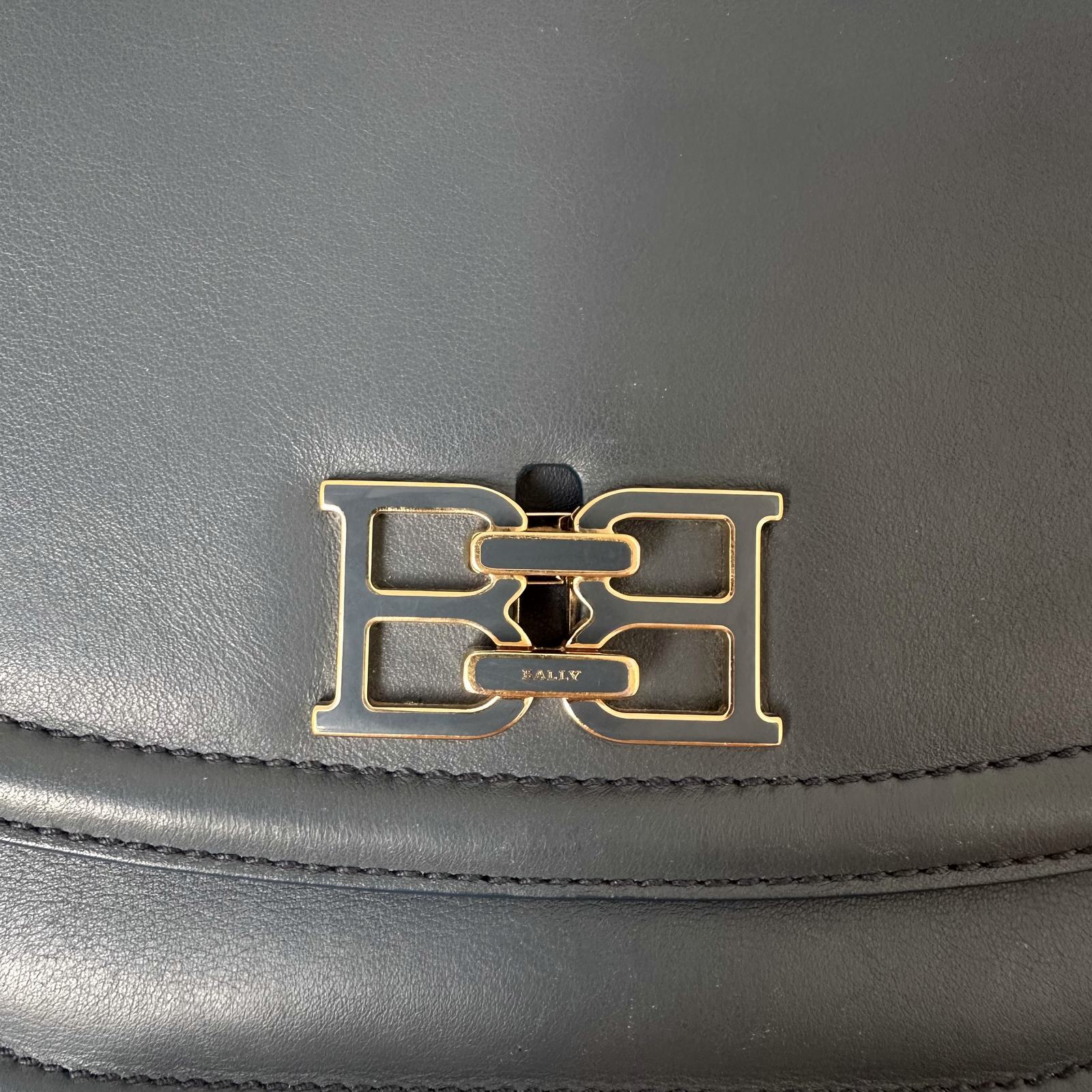 handbag in beautiful blue-grey leather and gold tone