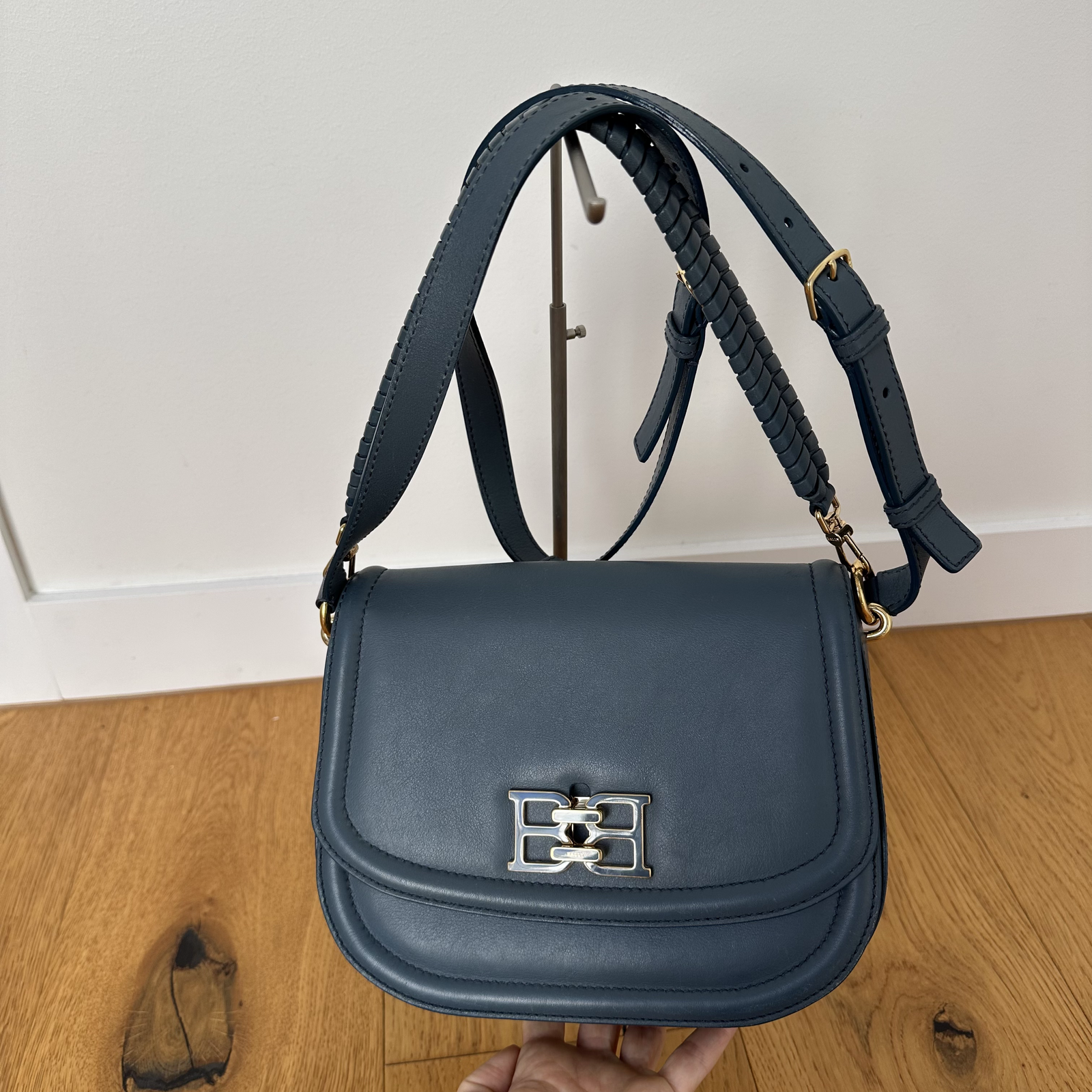 handbag in beautiful blue-grey leather and gold tone