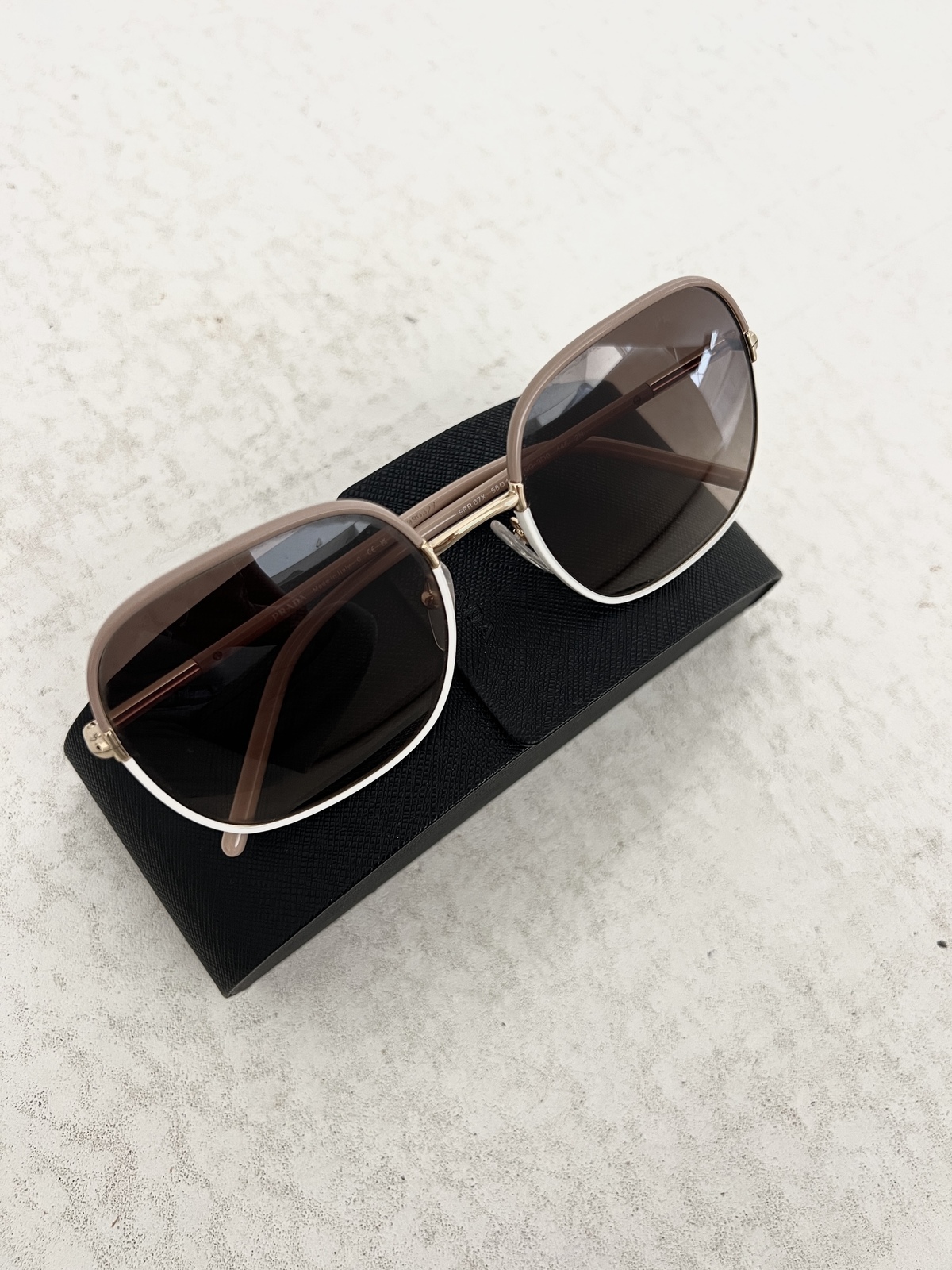 SUNGLASSES | PR 67XS 09G3D0