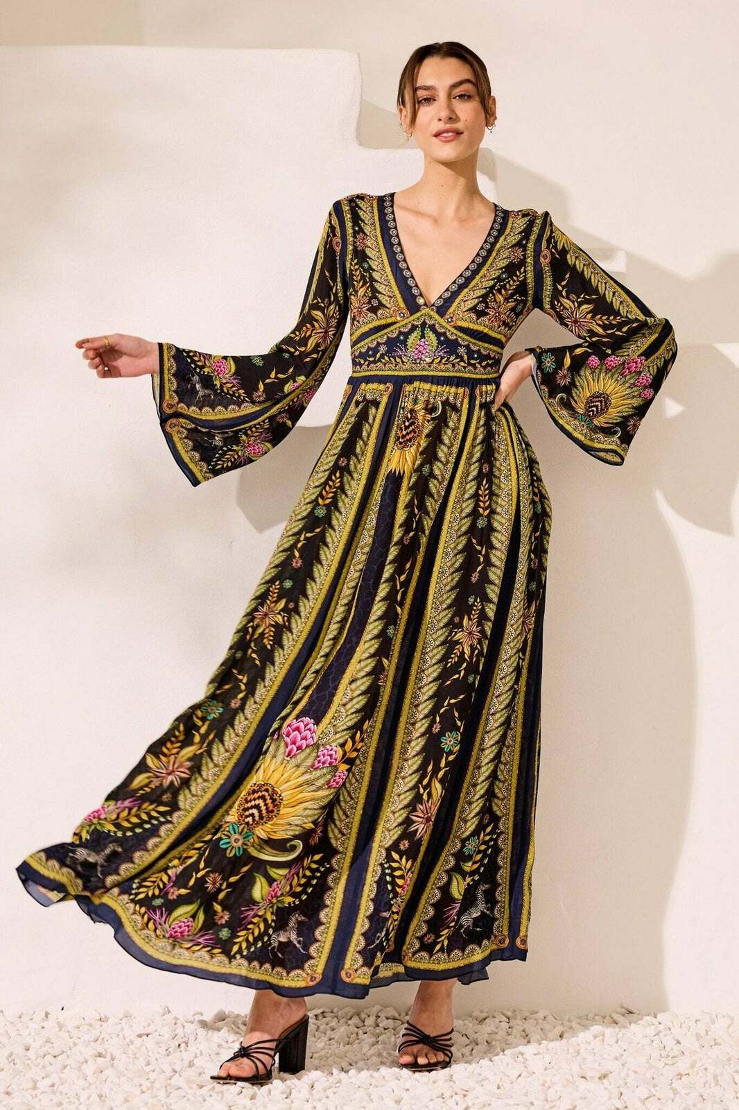 Queen Of Savannah Maxi Dress W Flared Sleeves
