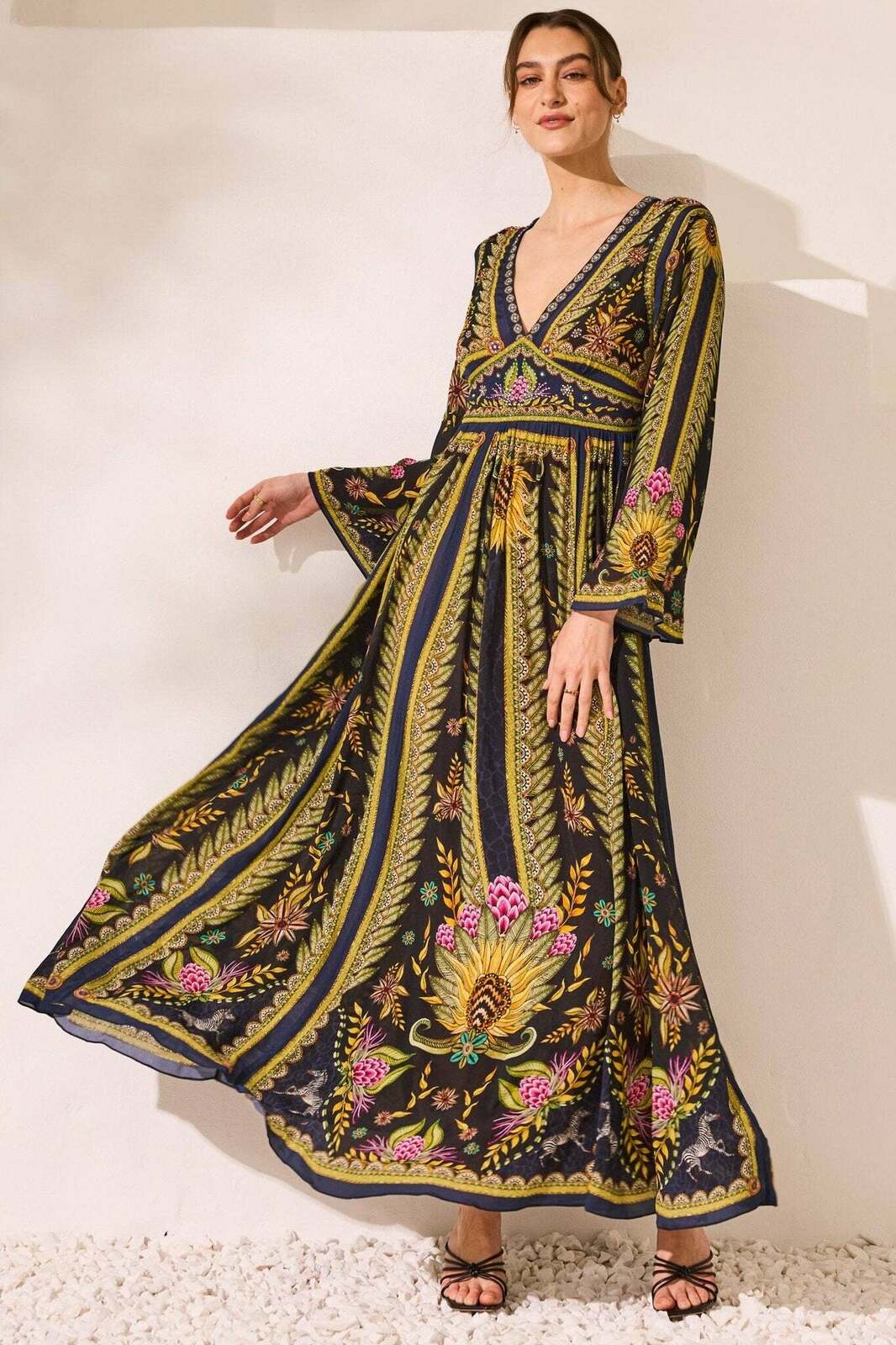 Queen Of Savannah Maxi Dress W Flared Sleeves