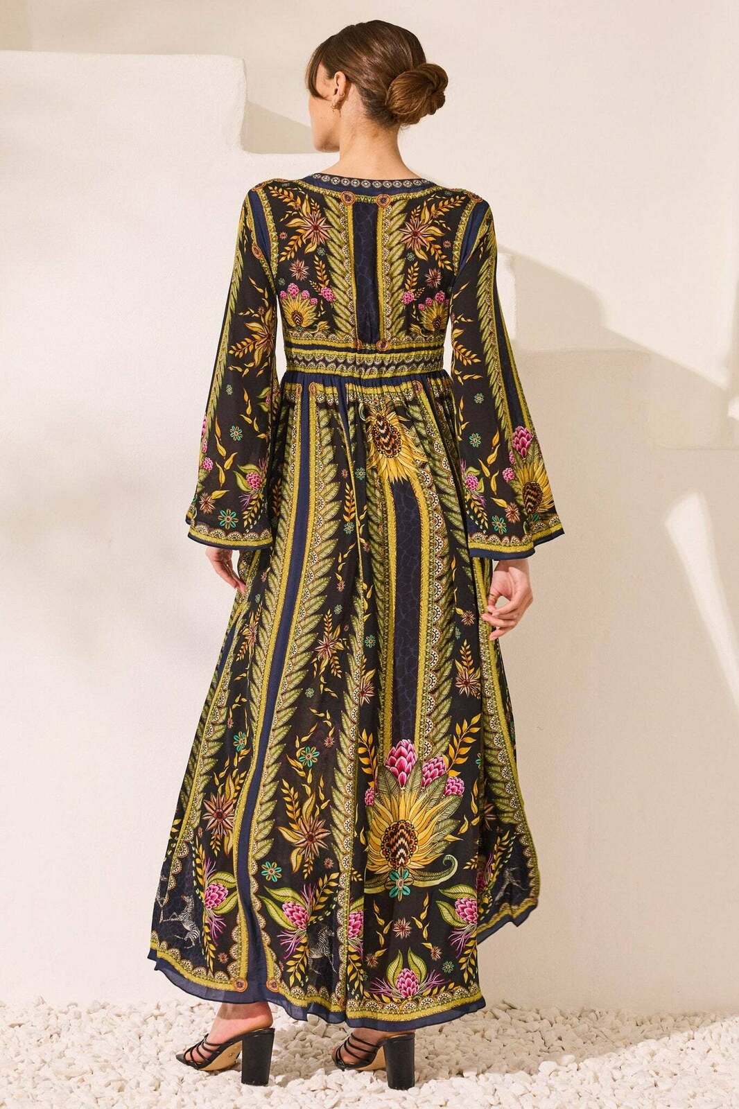 Queen Of Savannah Maxi Dress W Flared Sleeves