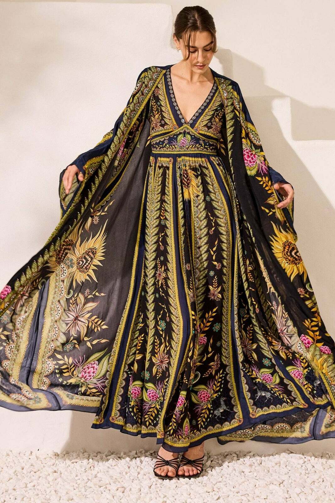 Queen Of Savannah Maxi Dress W Flared Sleeves