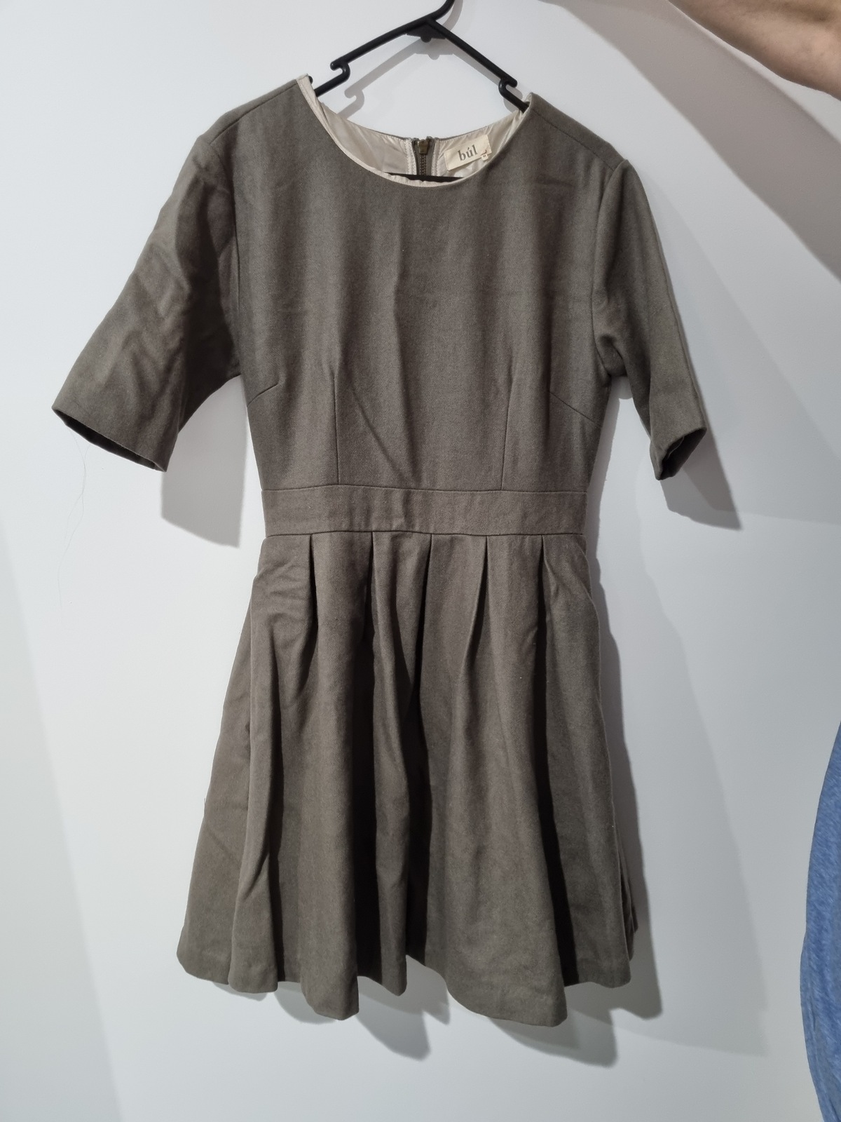 Warm, flared dress with half sleeves
