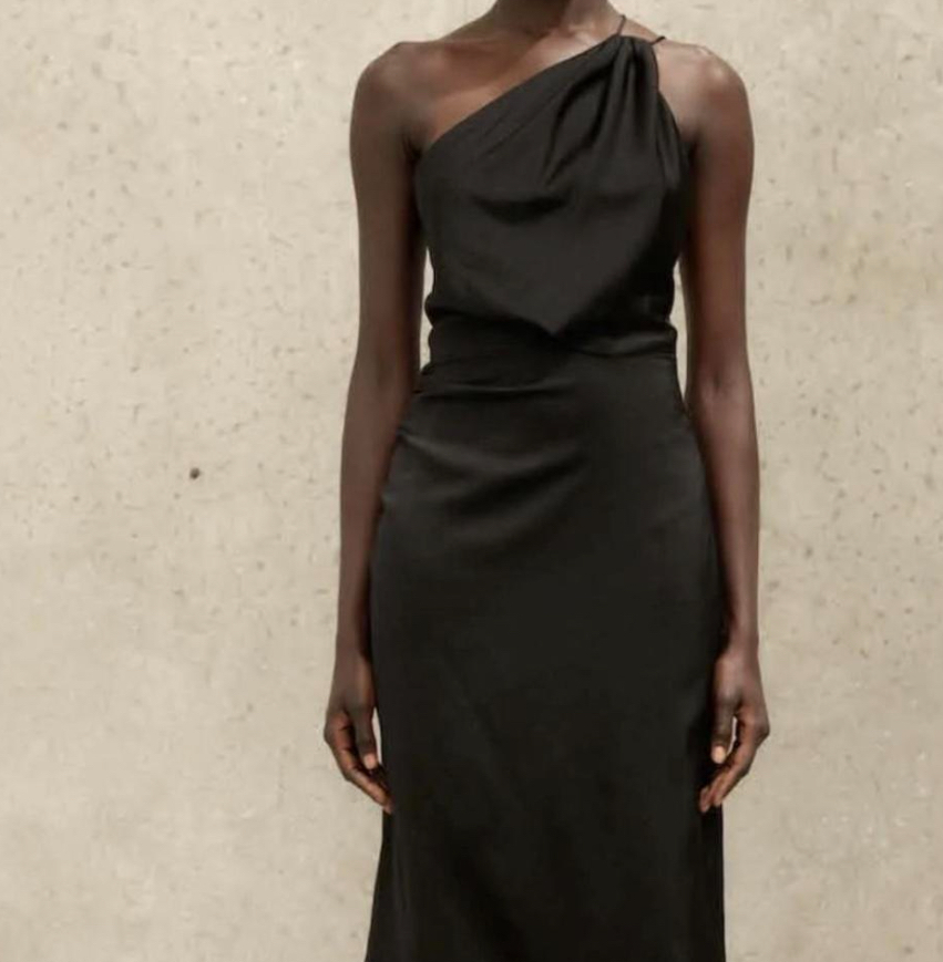 ALMOST New. Black silk backless evening dress, size 12,