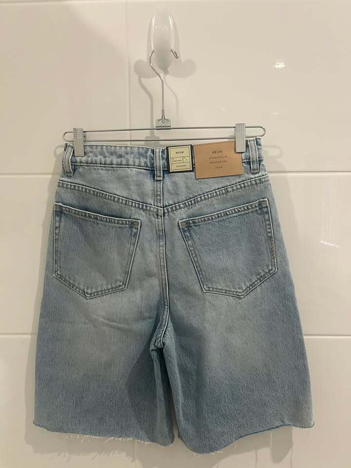 NWT Phoebe Denim Shorts Size 24 / 6 RRP$149.99
