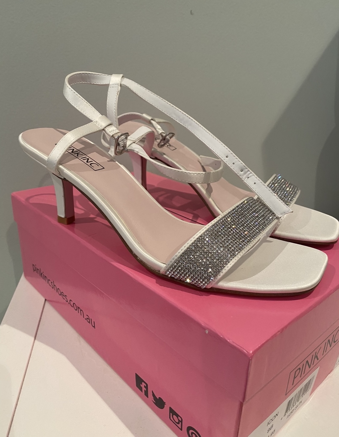  white crystal heels size au 9
