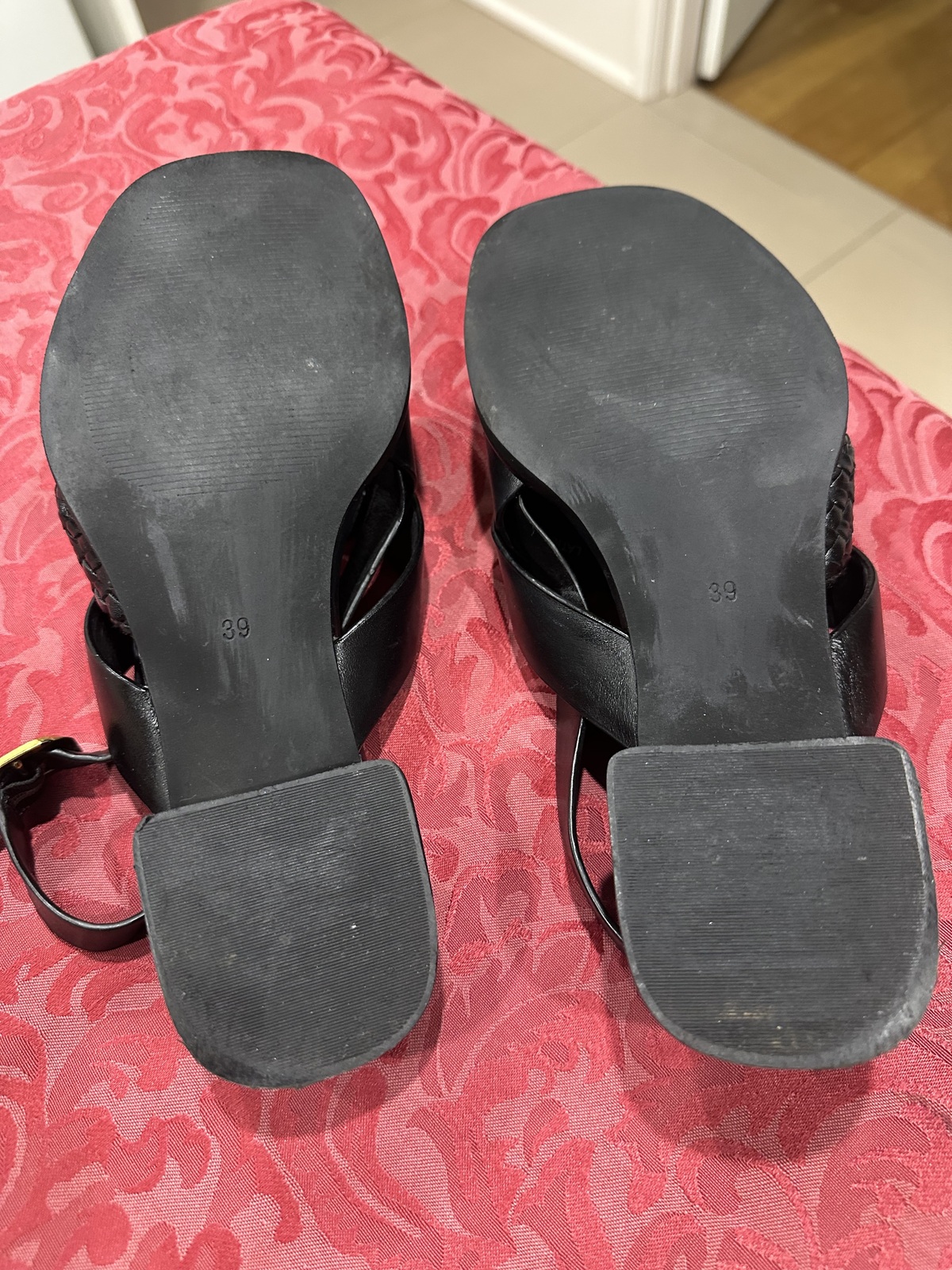 LATICIA LEATHER BLACK SANDALS