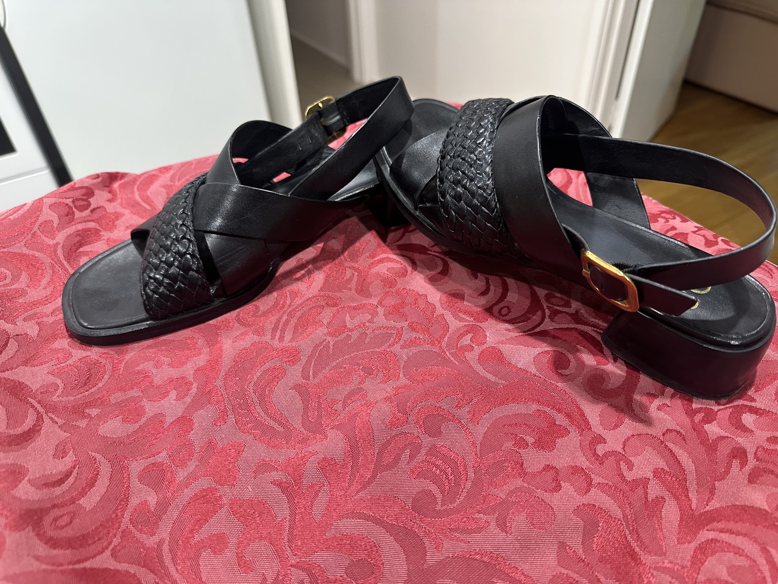 LATICIA LEATHER BLACK SANDALS