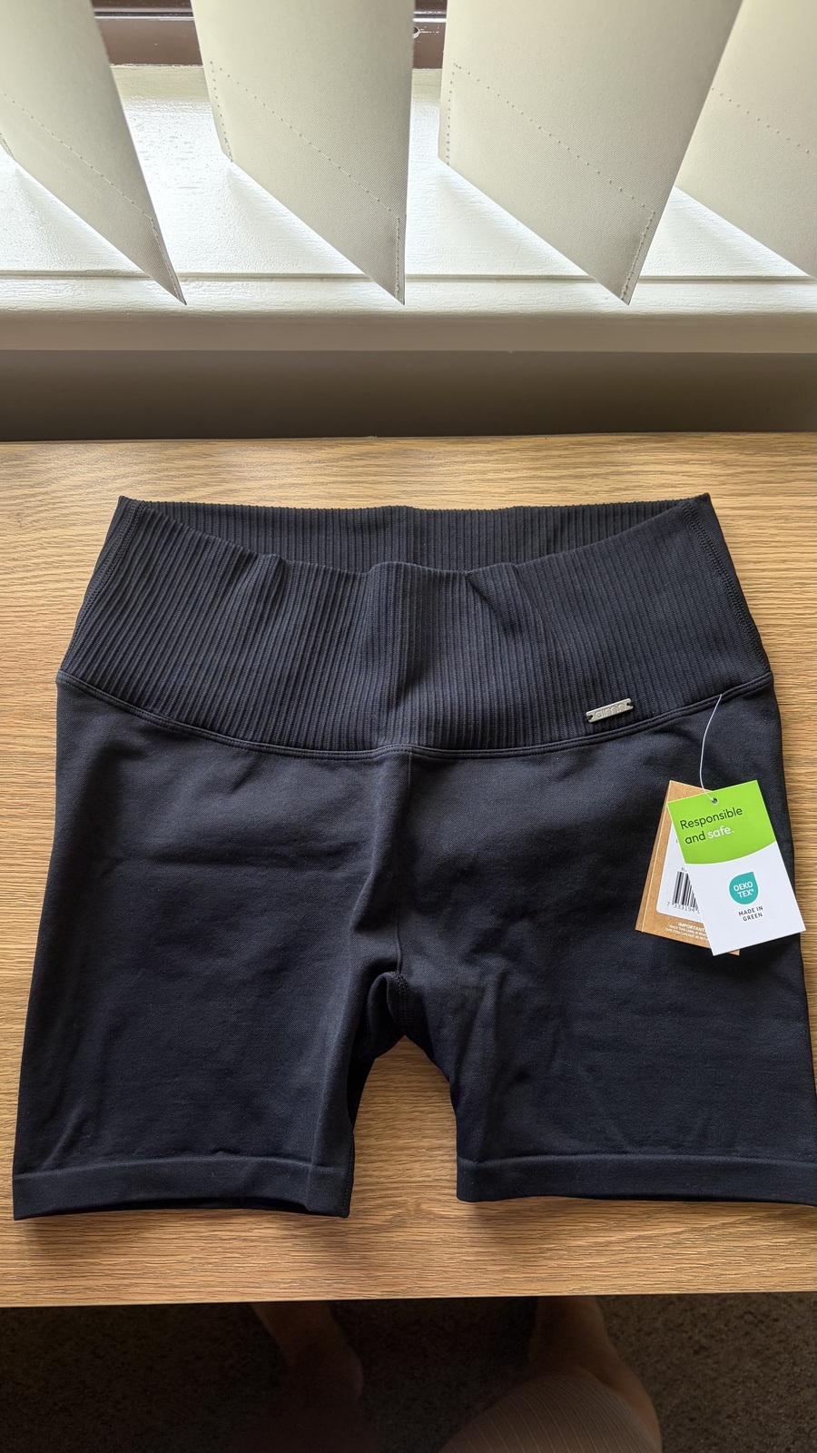 Black Limitless Seamless Midi Biker Shorts Size L Black 