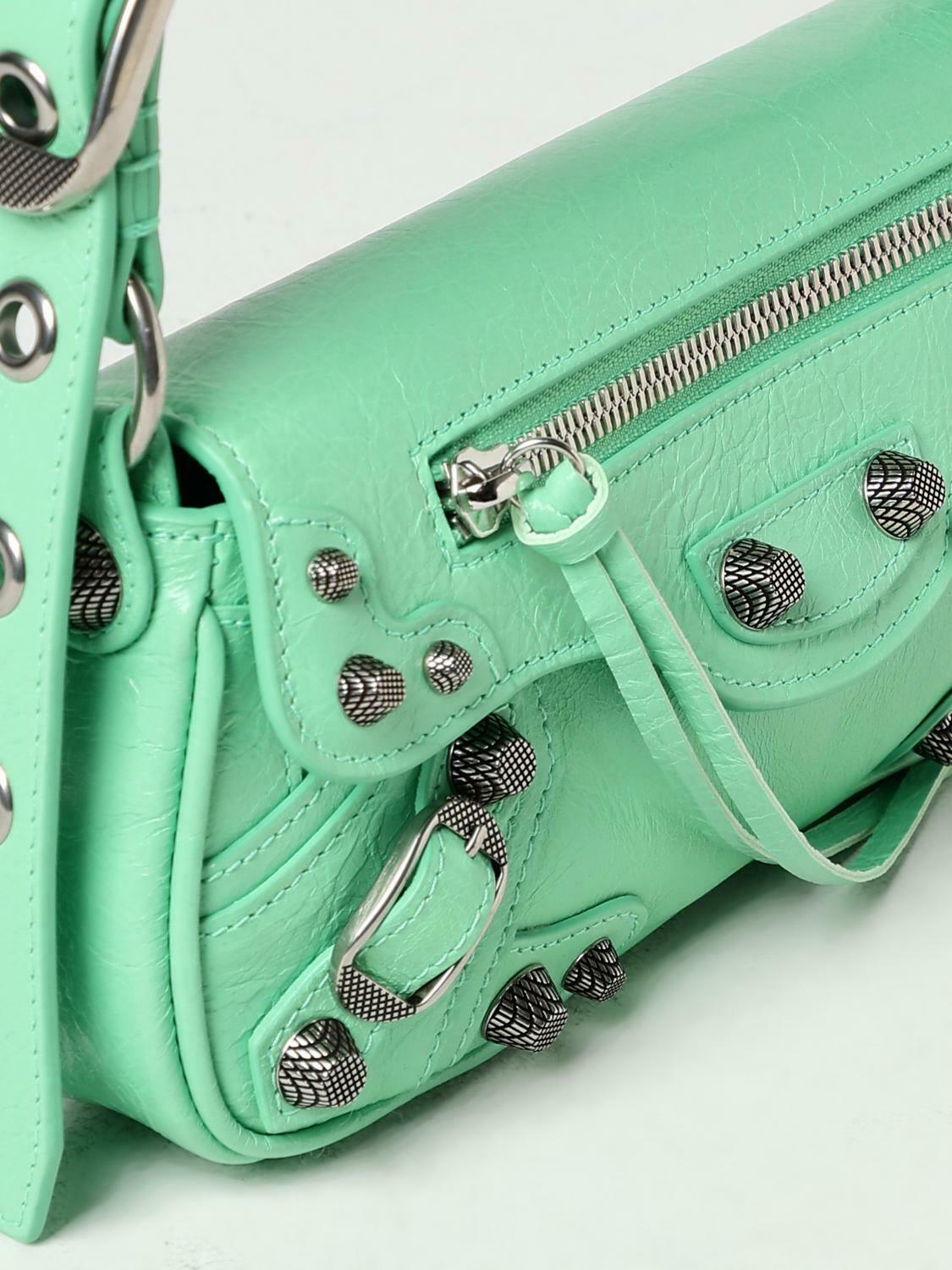 Small Shoulder Bag with Adjustable Strap and Zipper Closure - Green / U EU