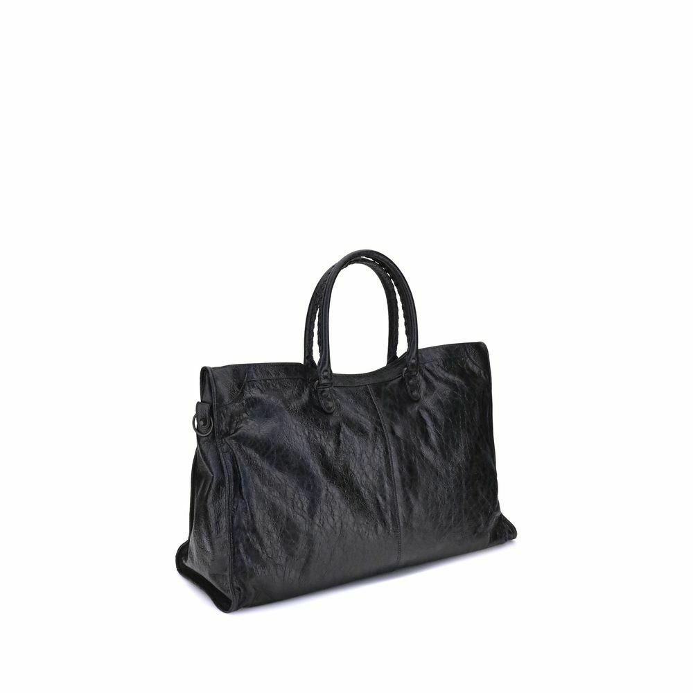 Elegant Lambskin Leather Travel Bag with Versatile Strap and Handcrafted Details - Black / One Size