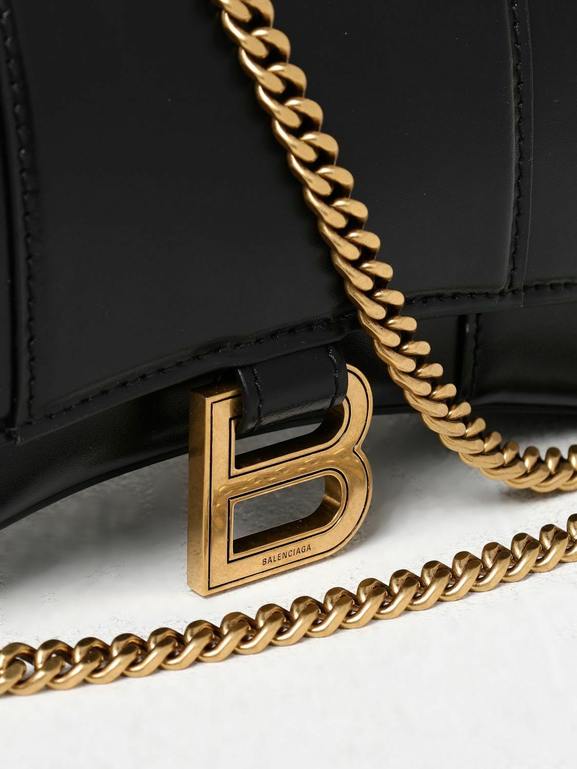 Hourglass Top Handle Bag - Black / U EU