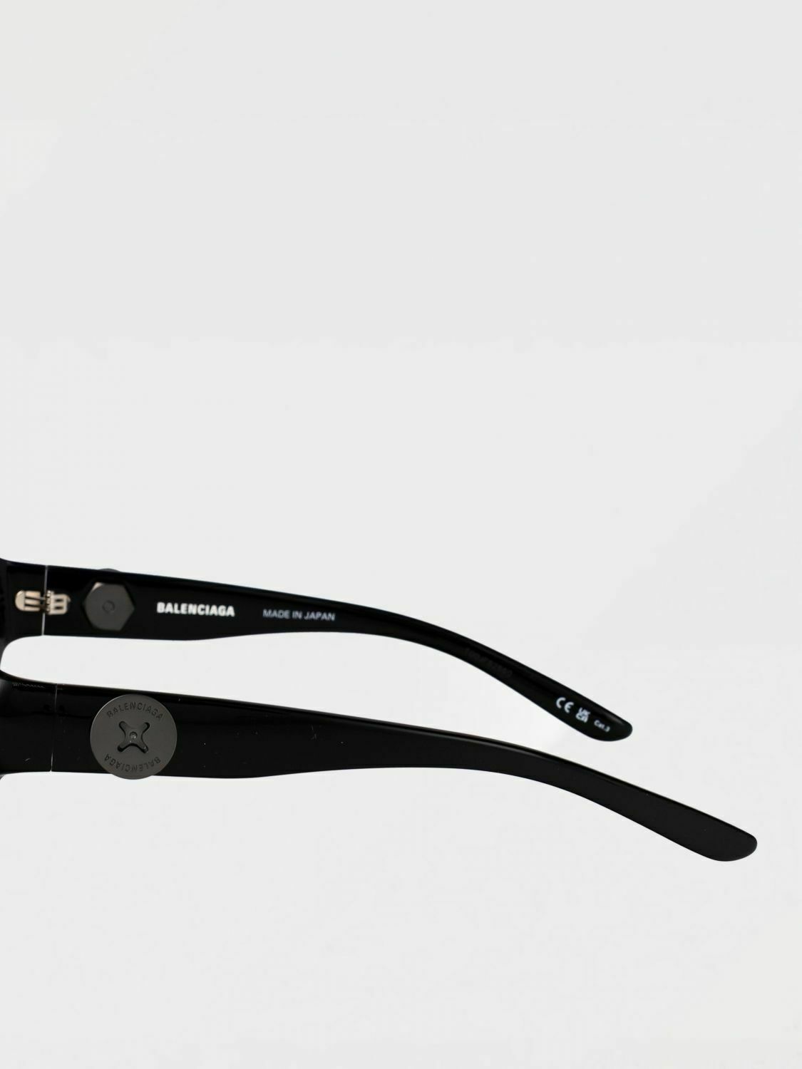 Sleek Rectangular Frame Sunglasses with UV Protection - Black / 58 IT